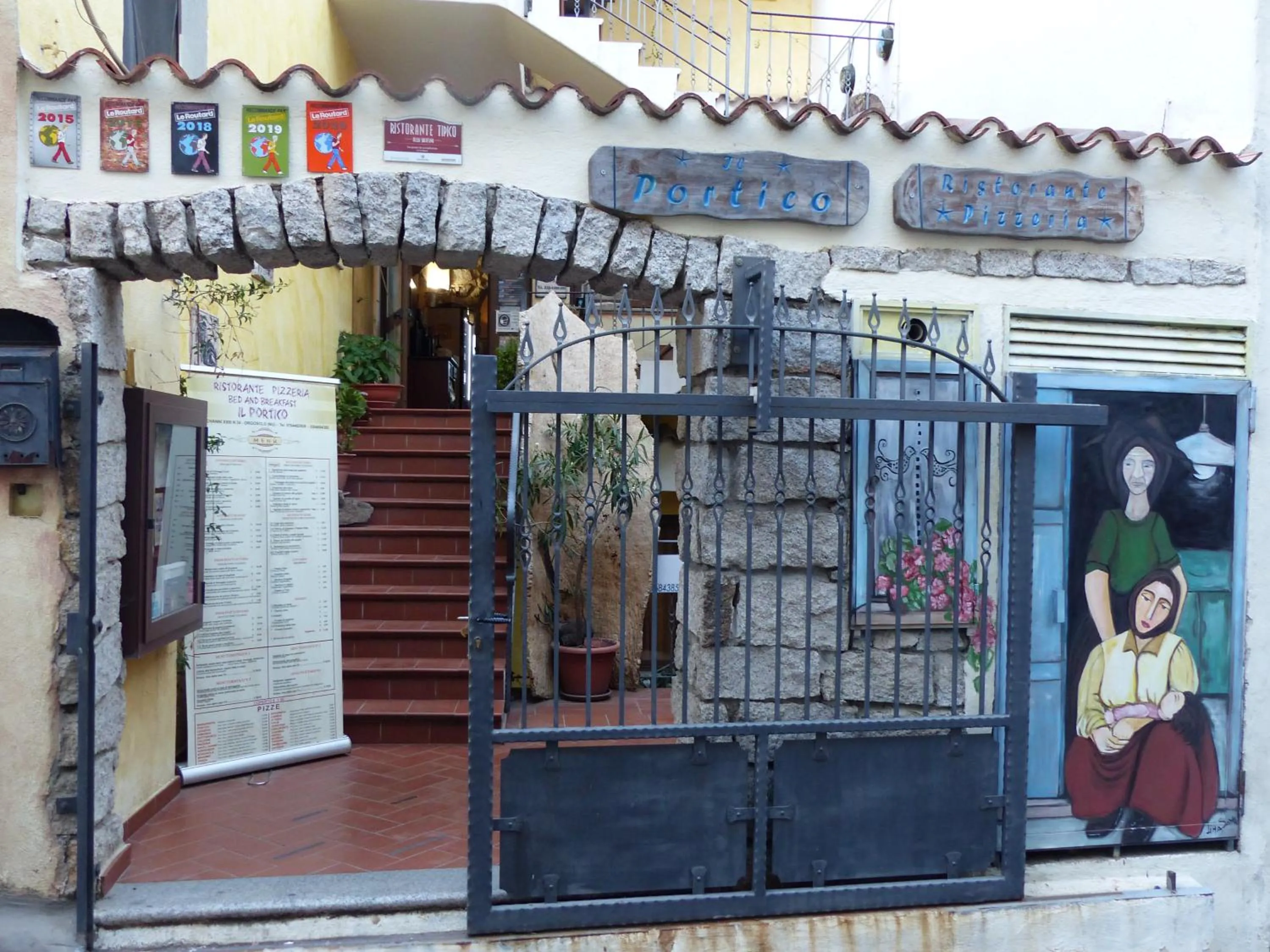 Restaurant/places to eat in bed and breakfast Murales Orgosolo