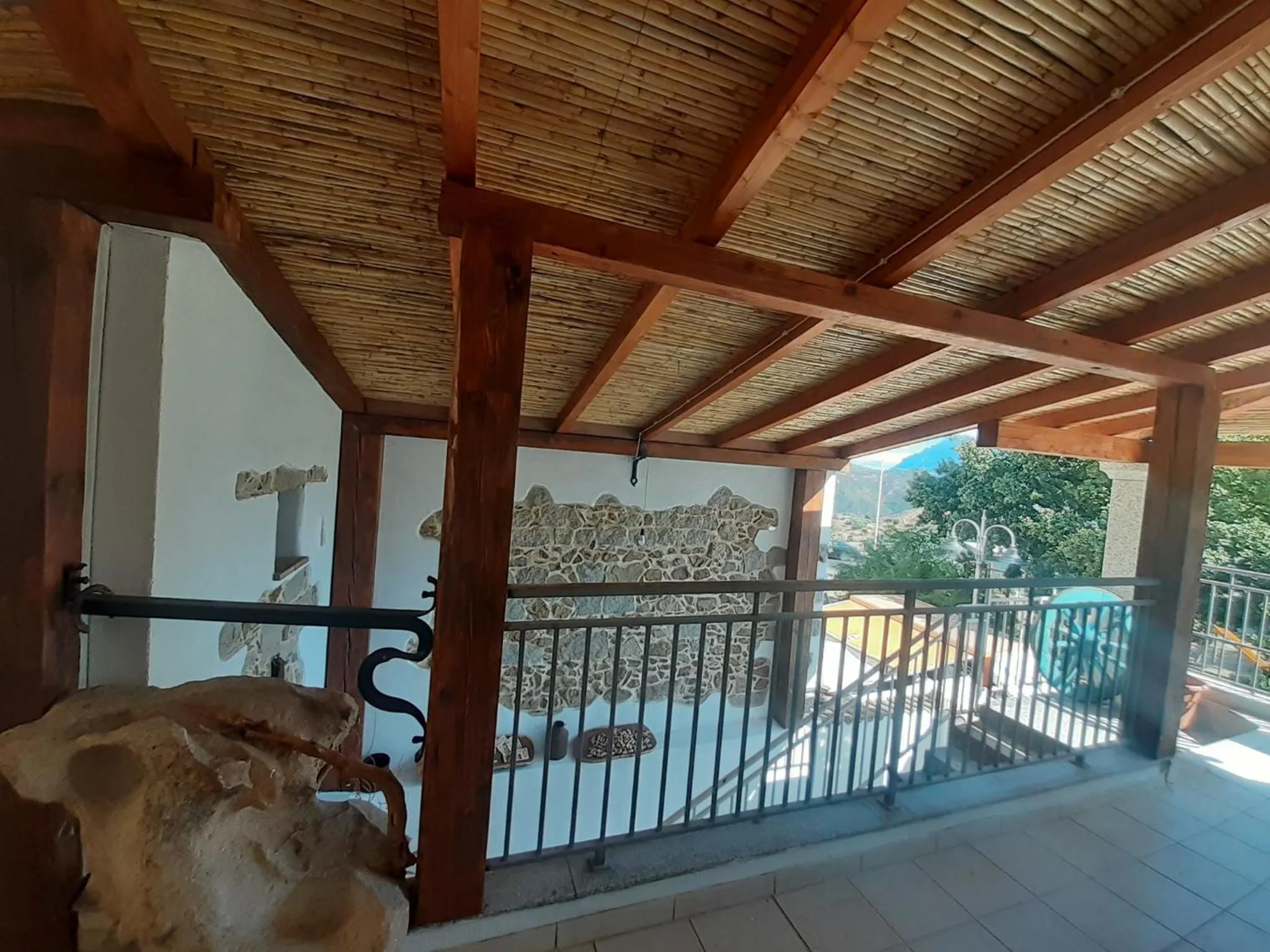 Patio in bed and breakfast Murales Orgosolo