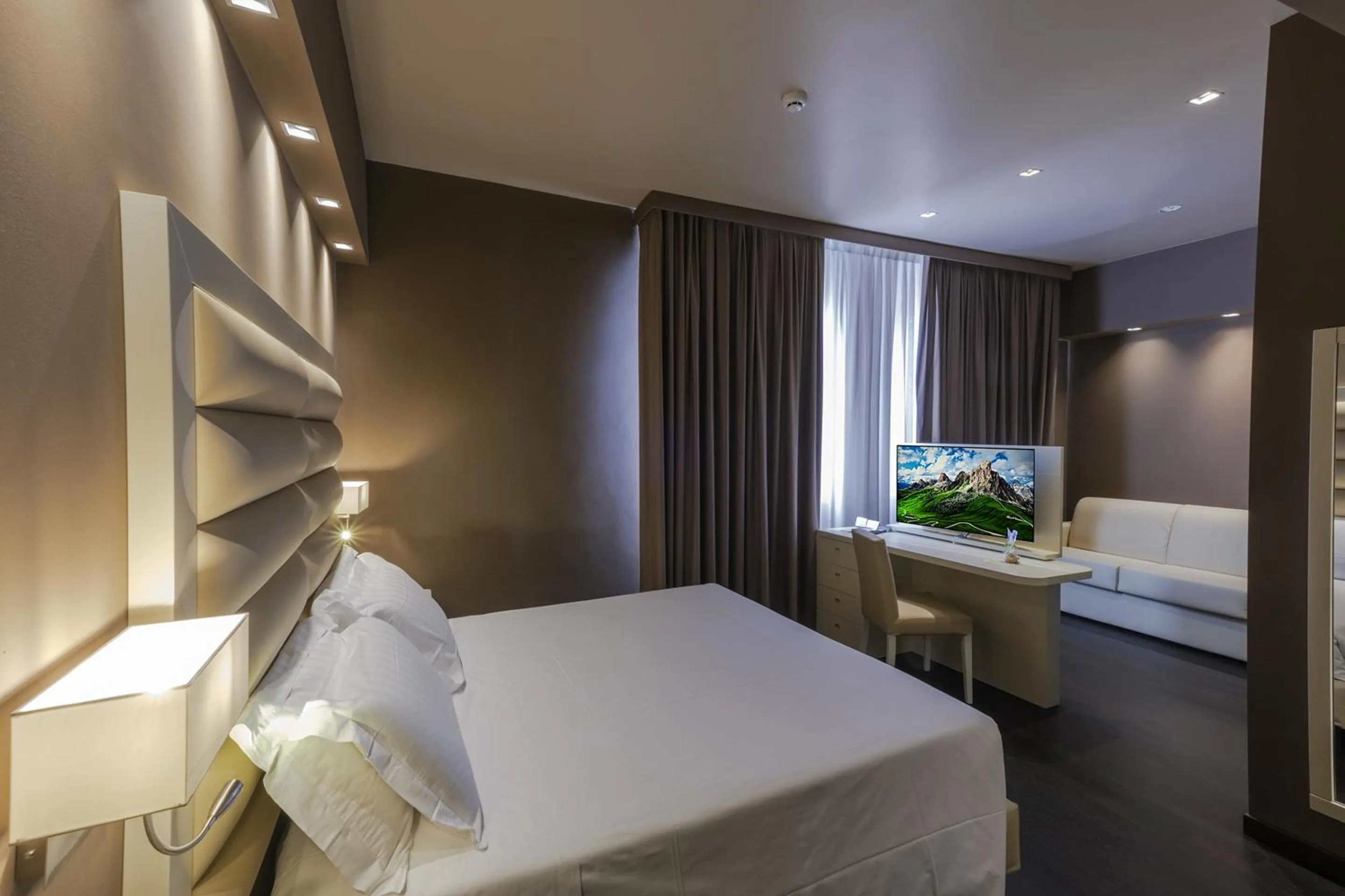 Family, Bed in Hotel Touring