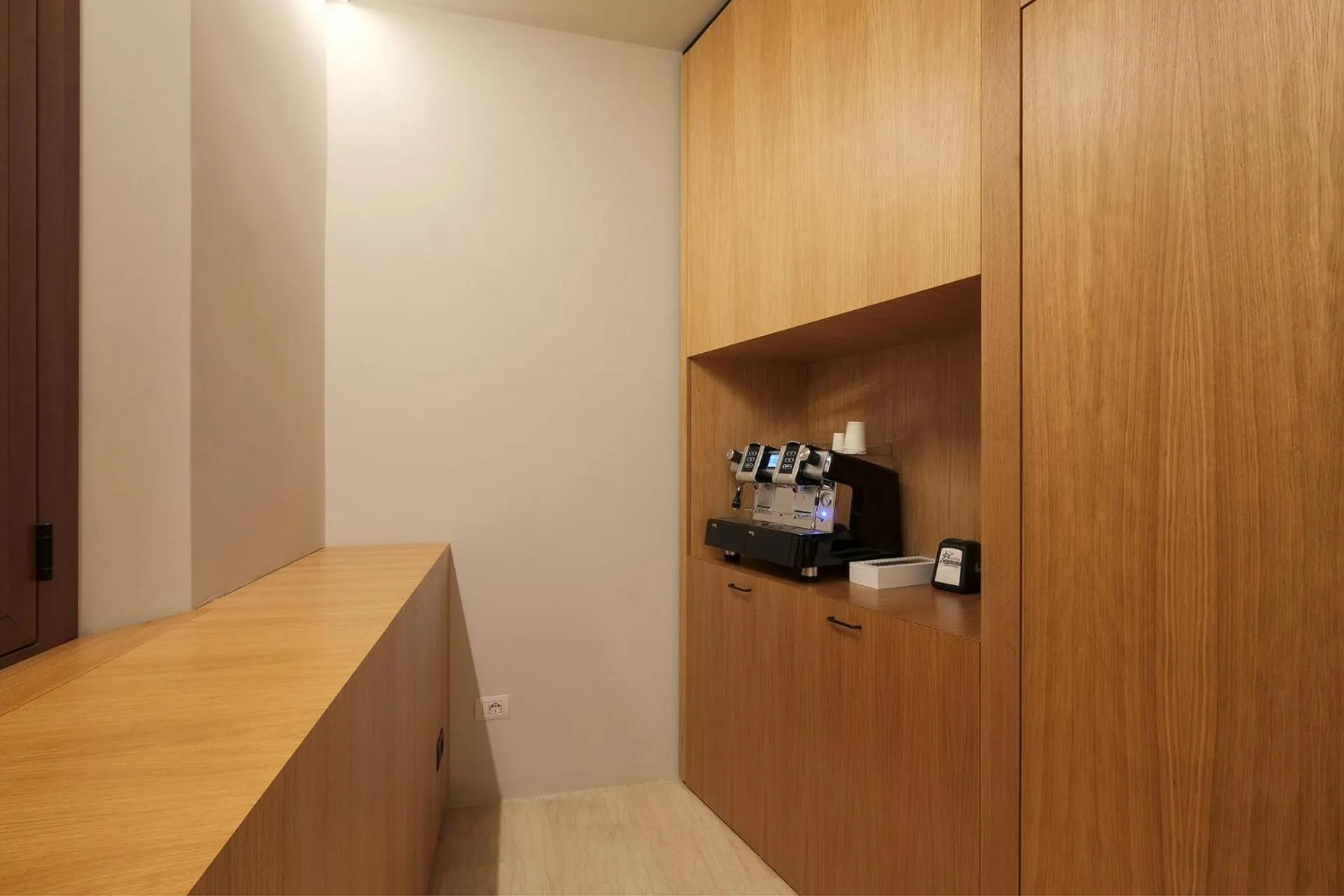 Communal lounge/ TV room in Hotel Touring