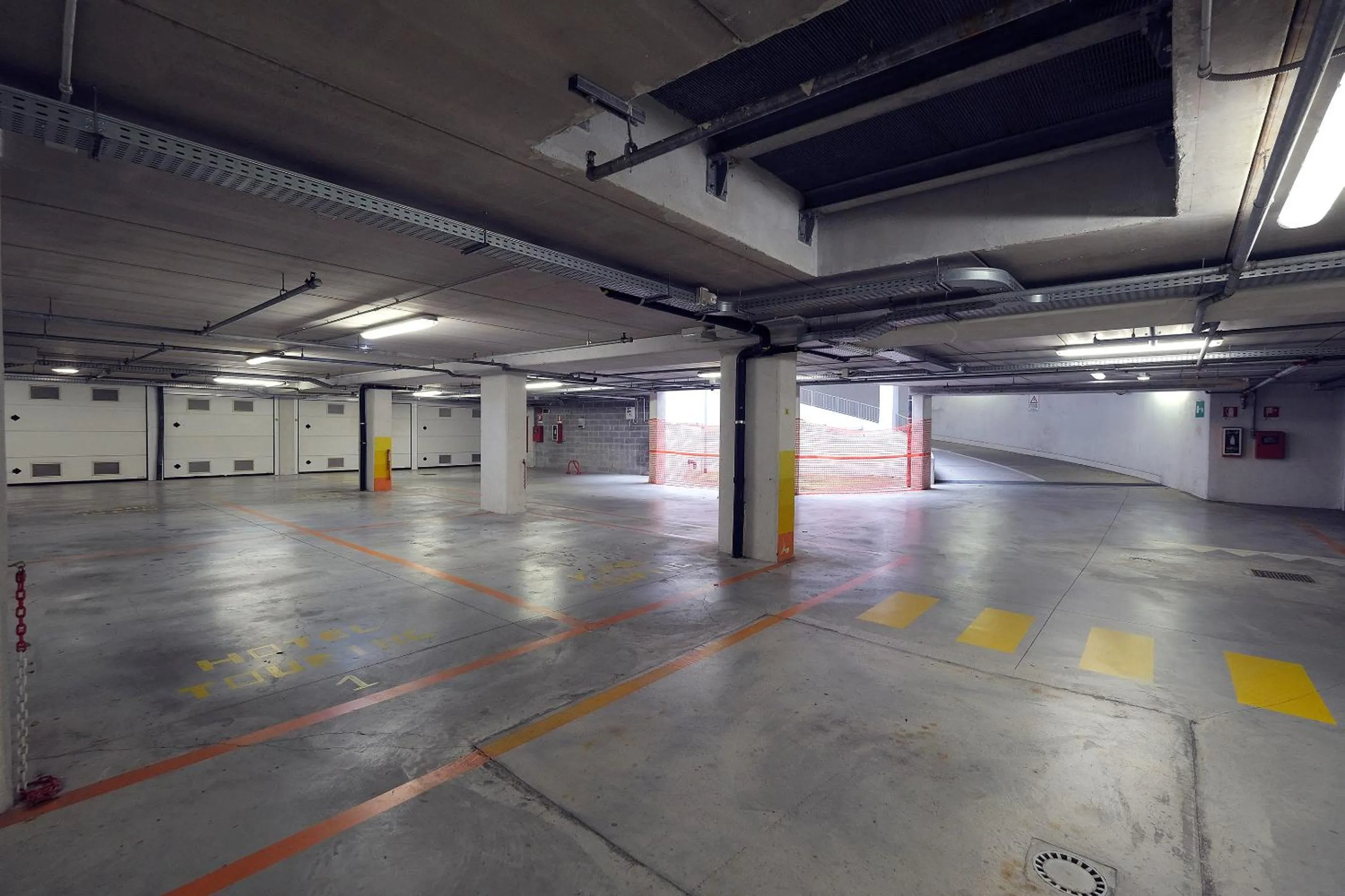 Parking in Hotel Touring