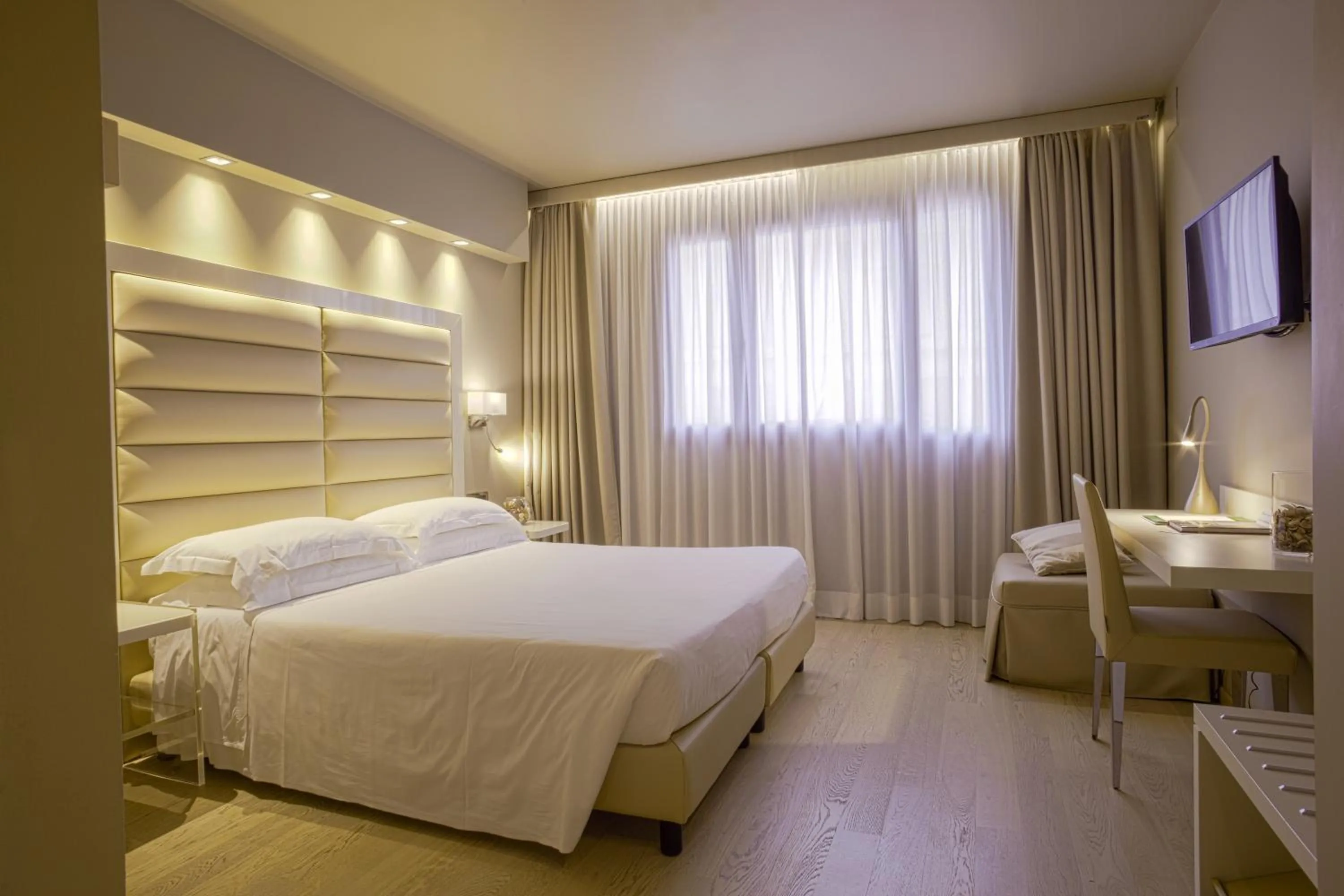 Bedroom, Bed in Hotel Touring