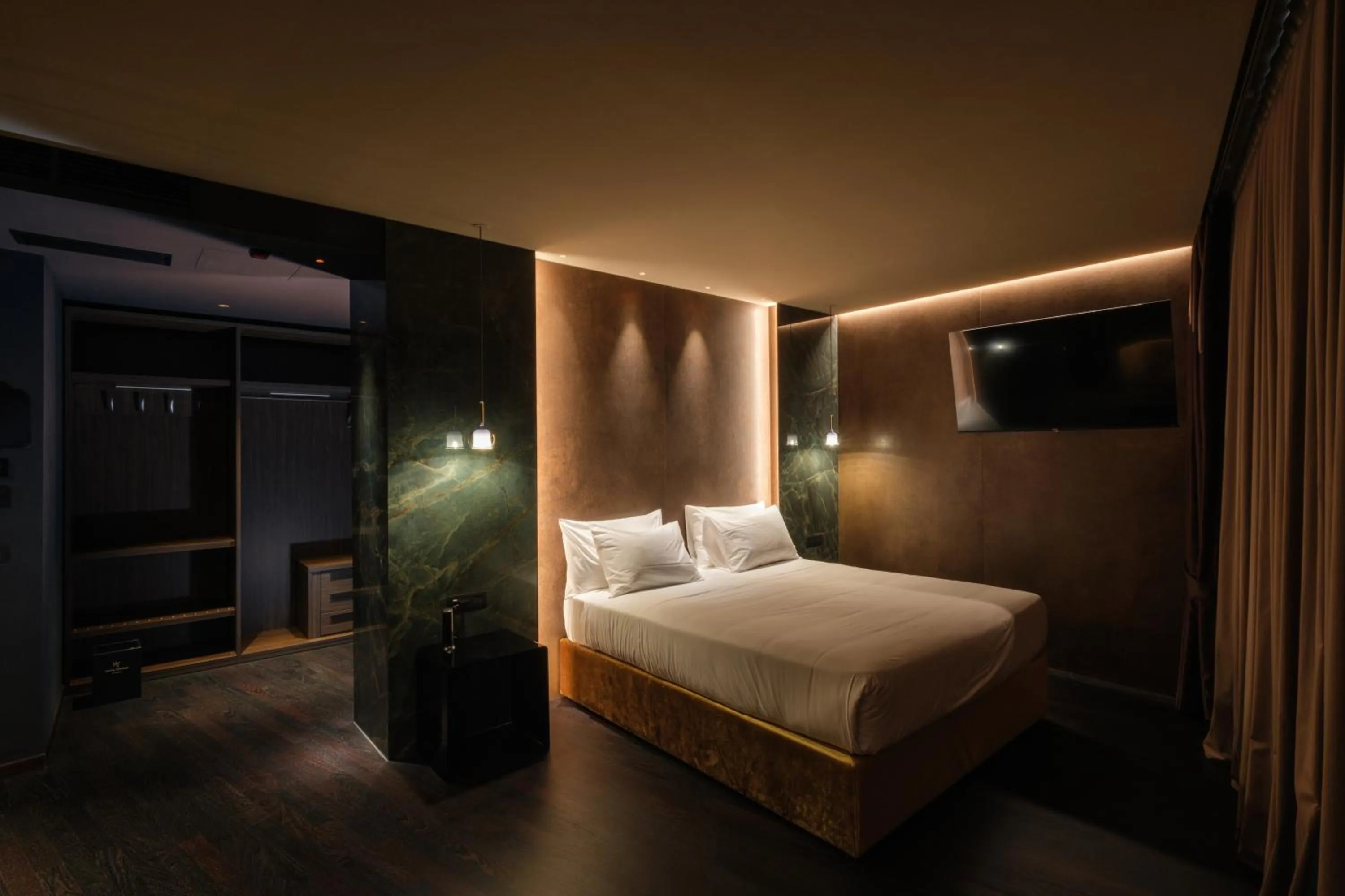 Bedroom, Bed in Hotel Touring