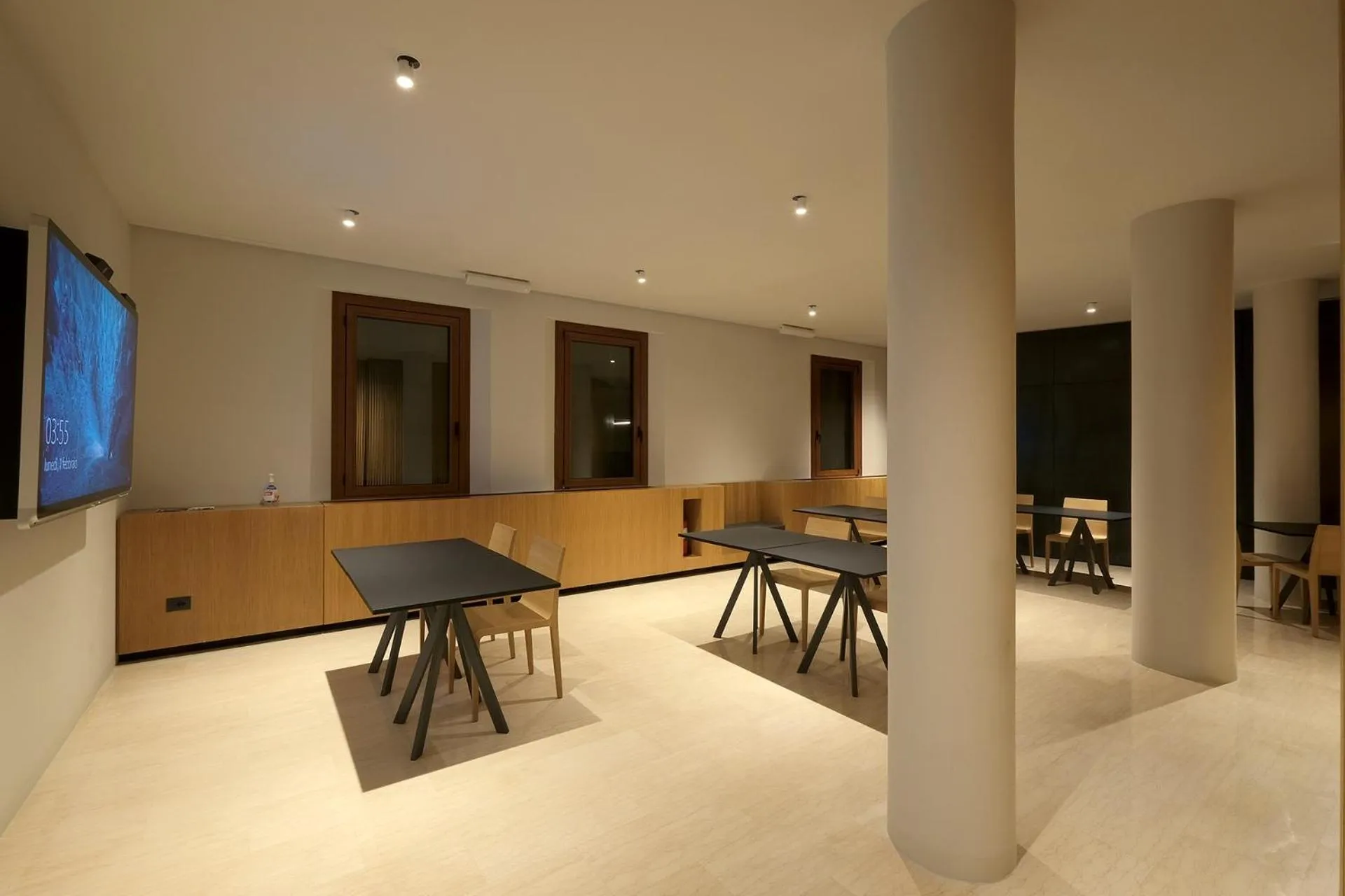 Communal lounge/ TV room in Hotel Touring