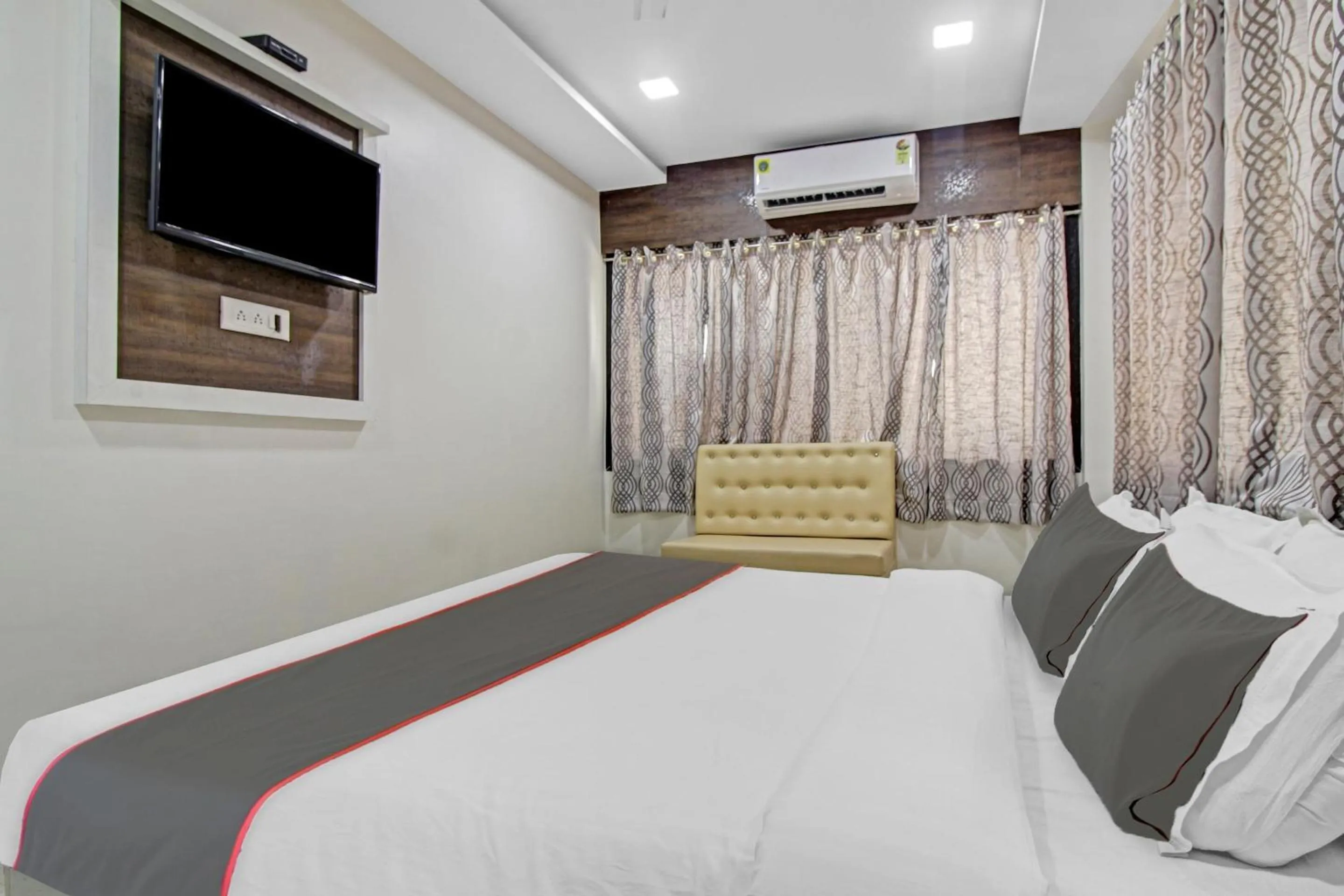 Bedroom, Bed in Hotel O Raj Mahal