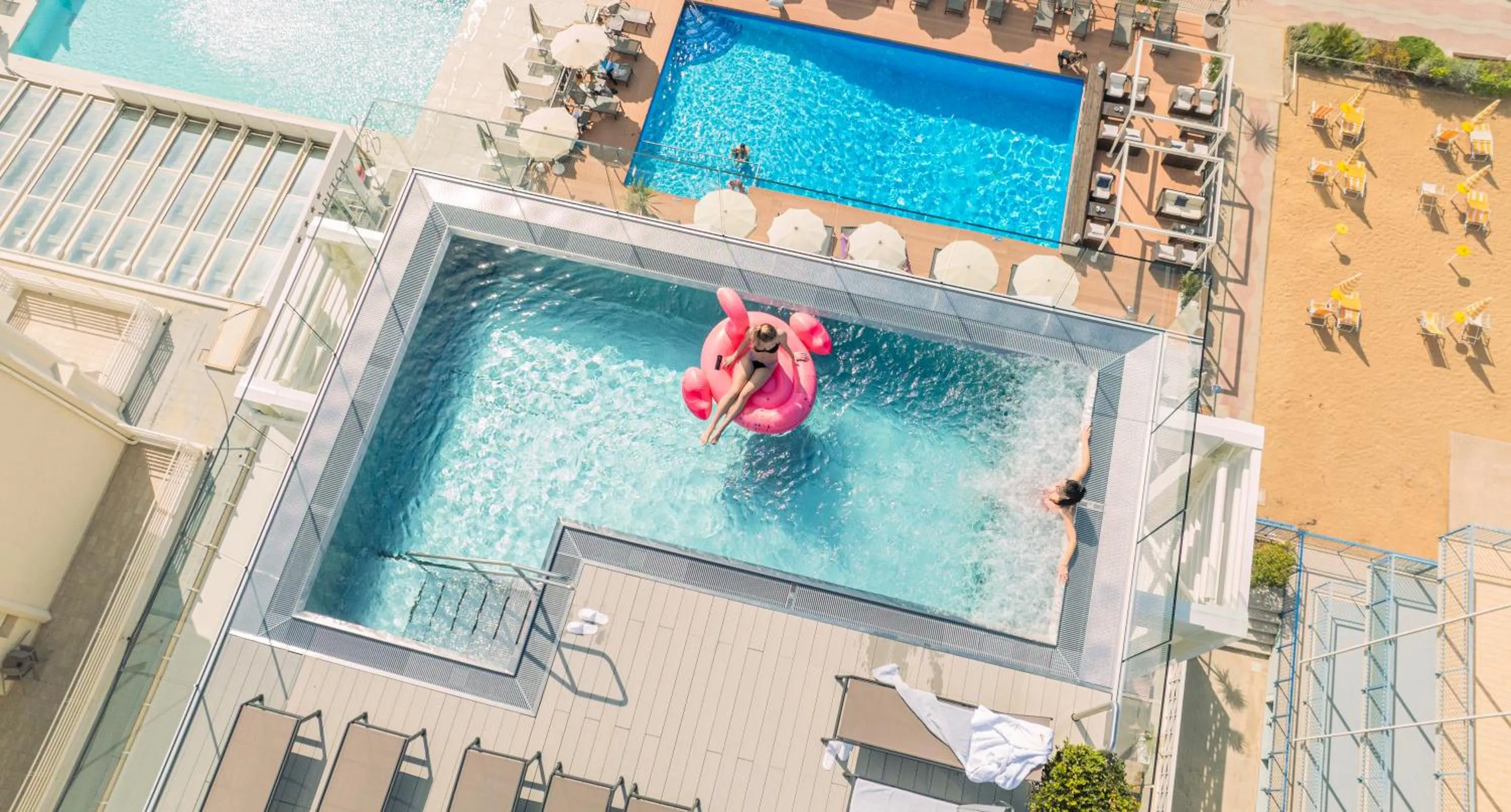 Swimming pool in Victoria Frontemare Beach & Spa Hotel Jesolo