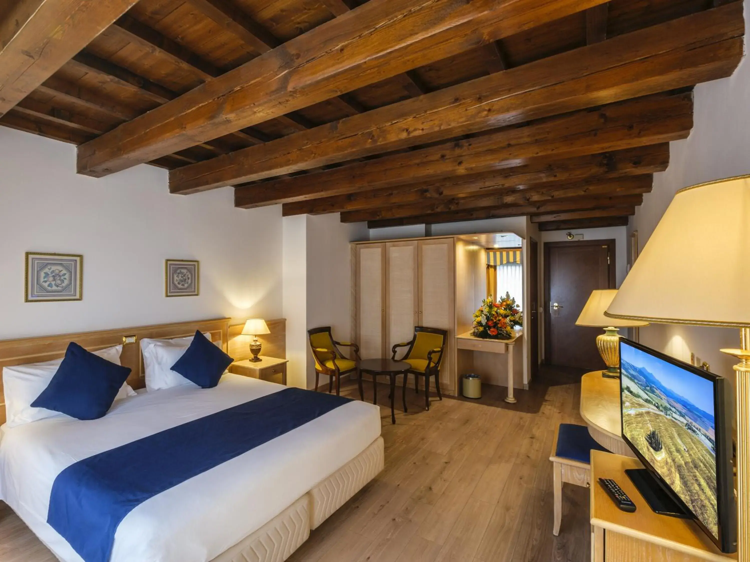 Bedroom, Bed in Hotel Orologio Bedroom, Bed in Hotel Orologio