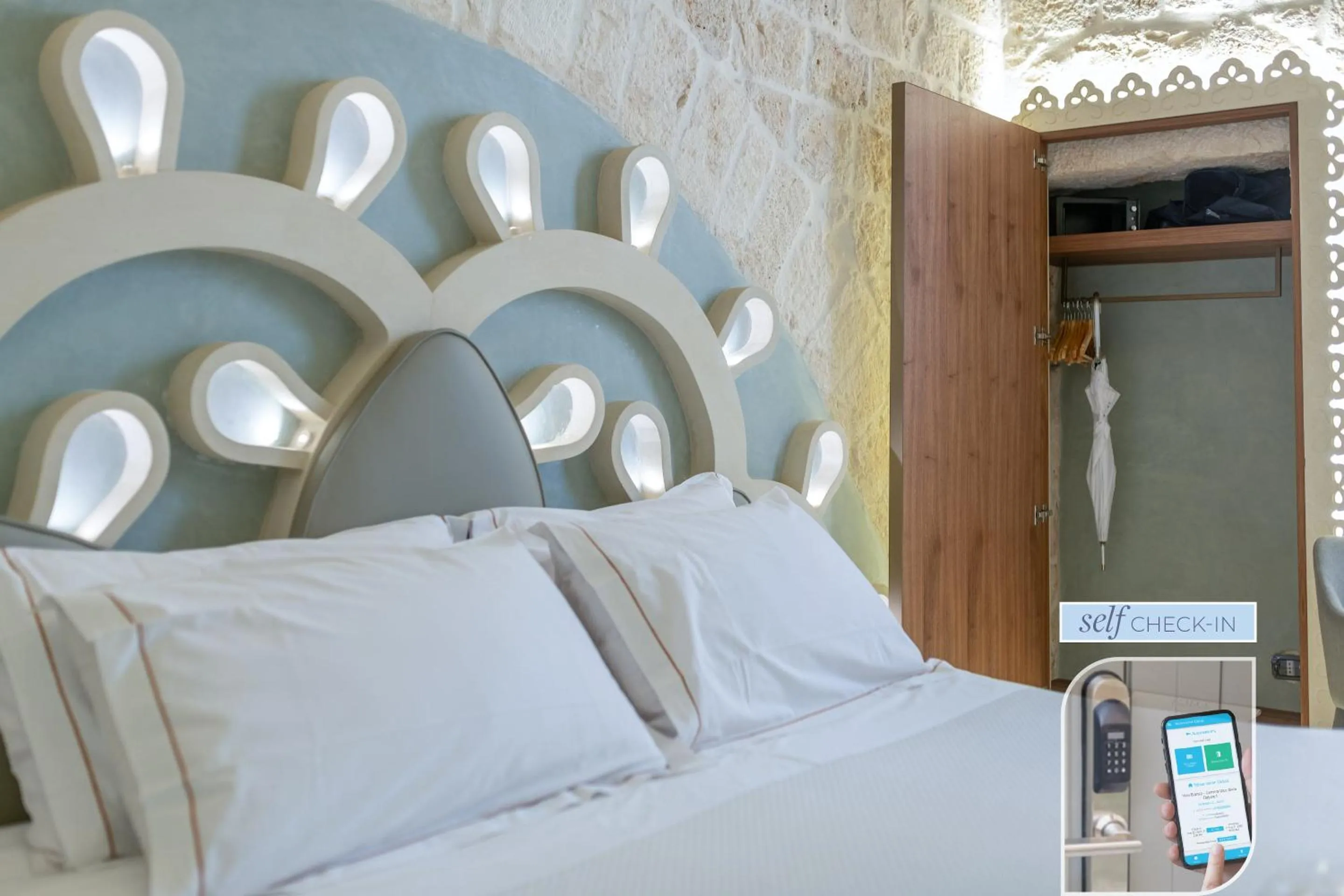 Bed in Vico Bianco Raro Smart Rooms Collection