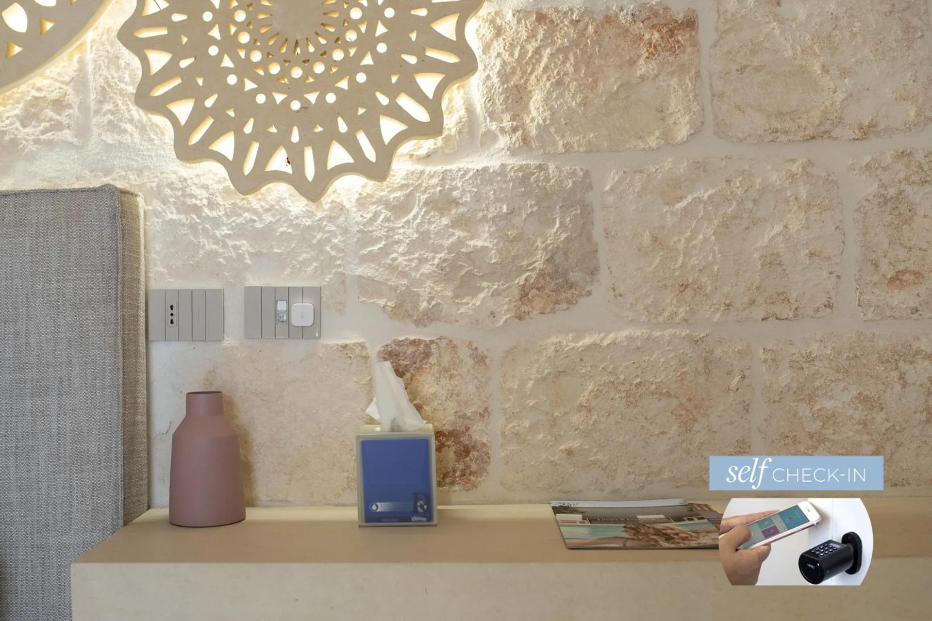 Decorative detail in Vico Bianco Raro Smart Rooms Collection