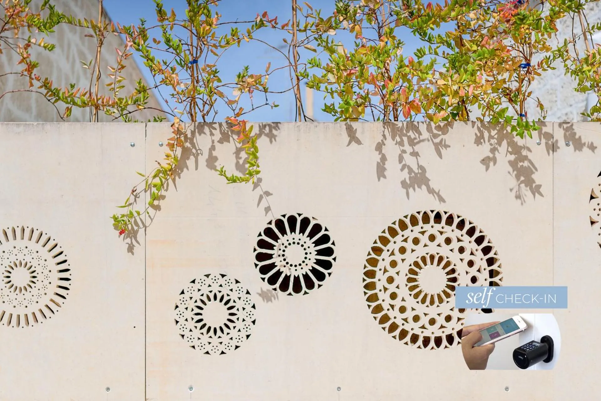 Decorative detail in Vico Bianco Raro Smart Rooms Collection