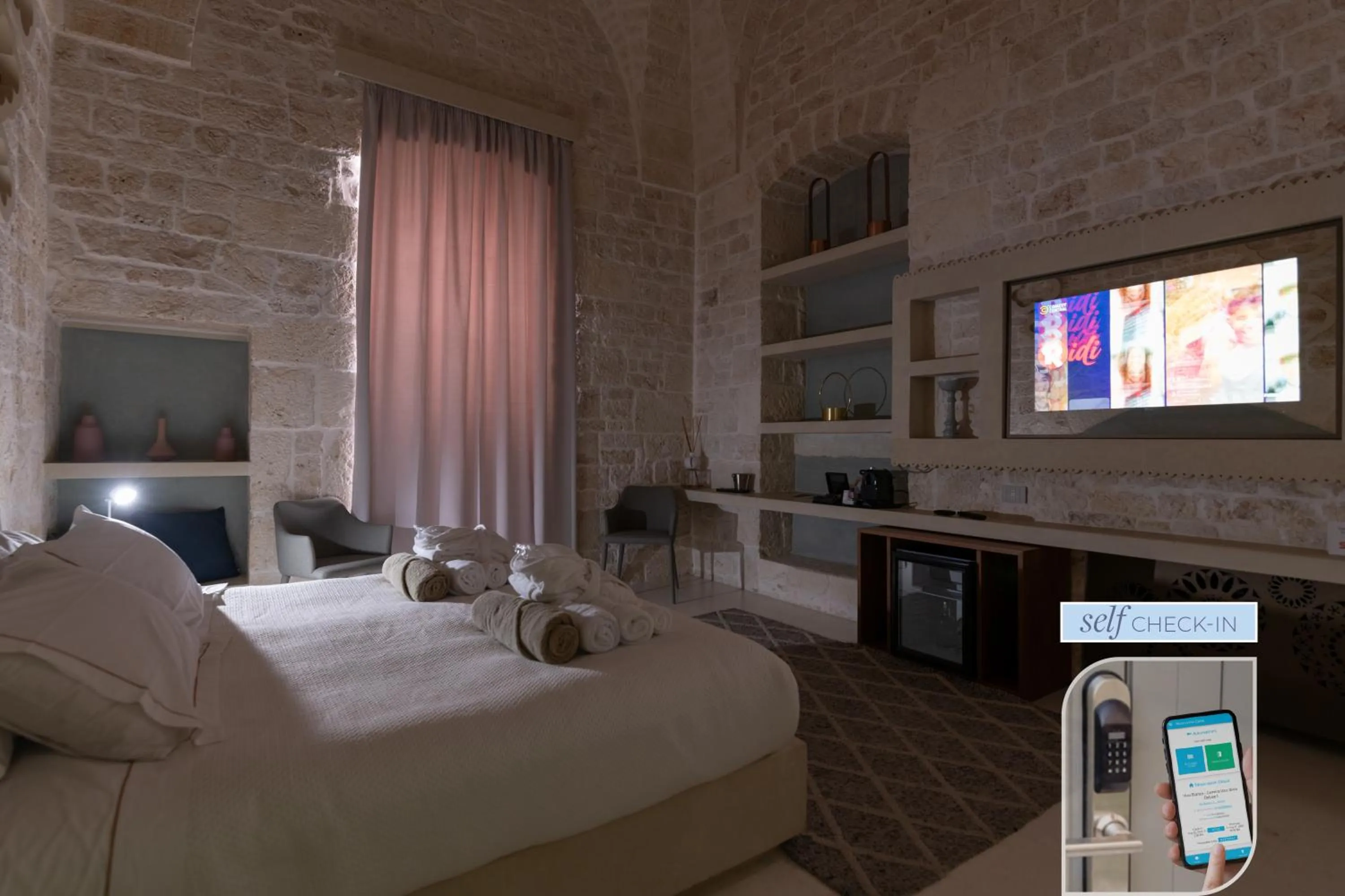 TV and multimedia, Bed in Vico Bianco Raro Smart Rooms Collection