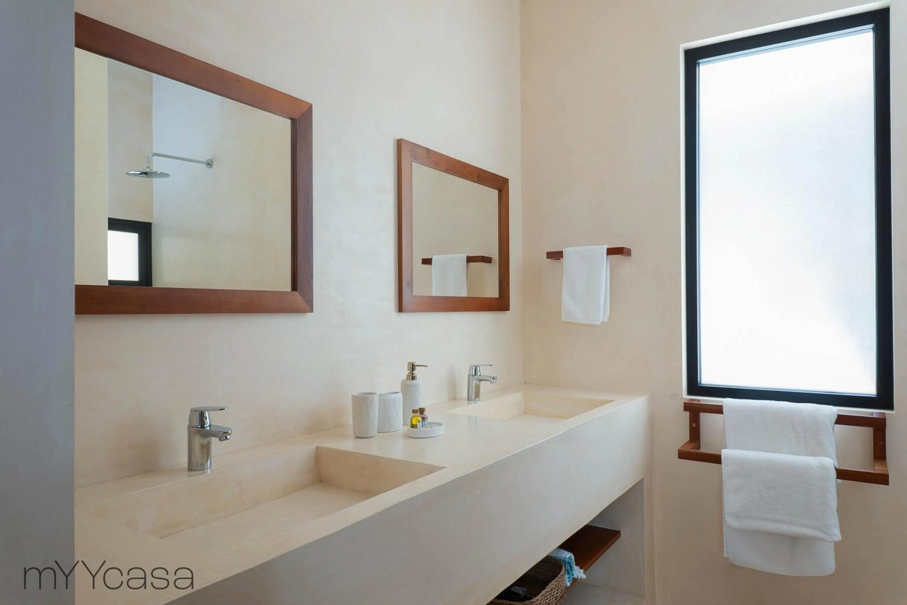 Shower in Casa Yaakun