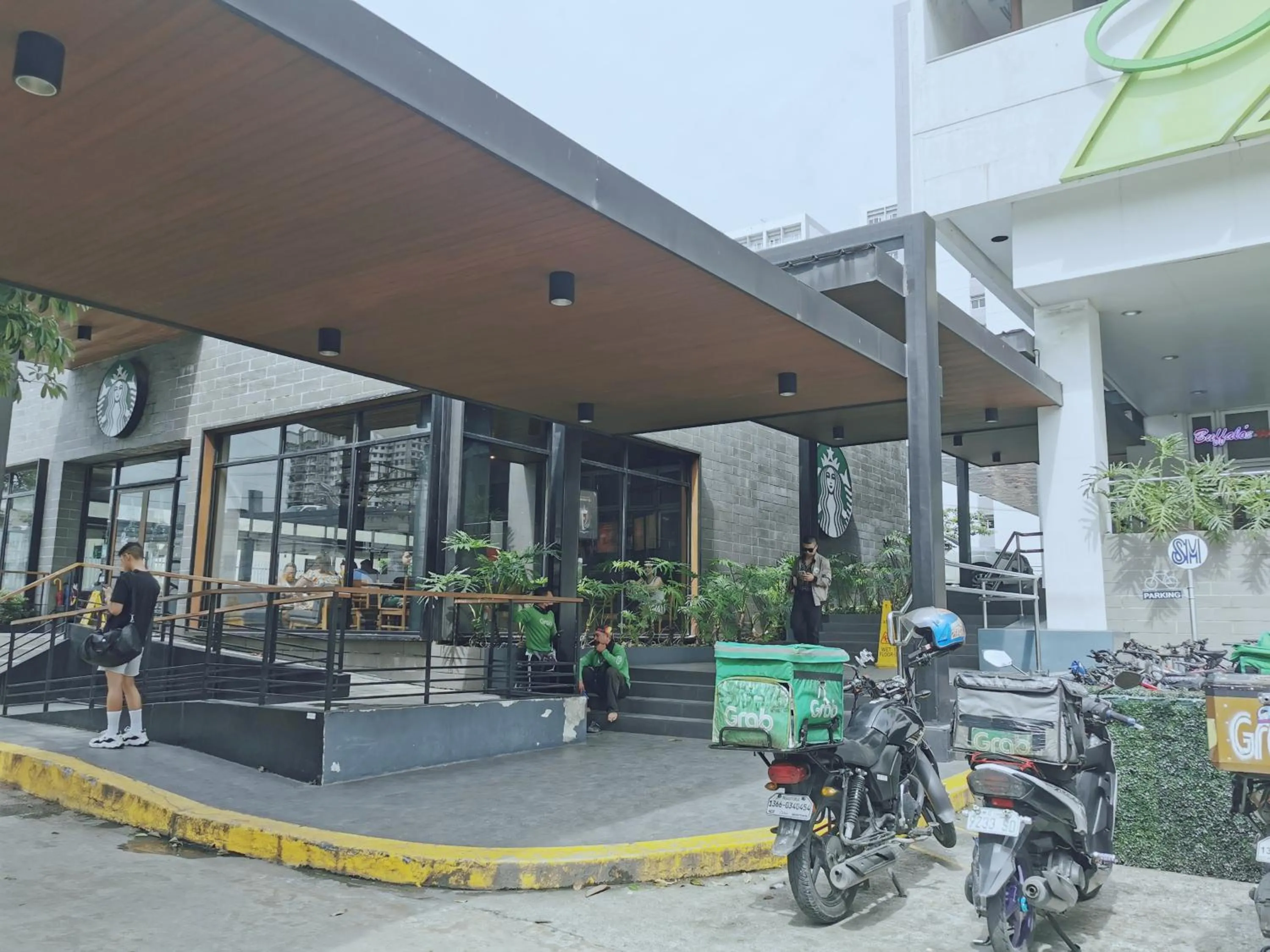 Restaurant/places to eat in Apad@graceresidences nr BGC
