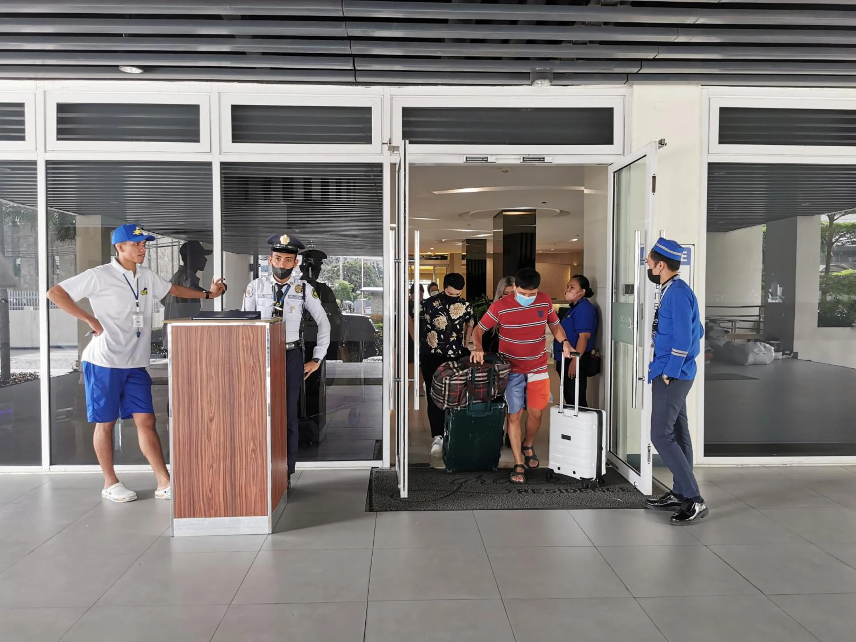 Facade/entrance in Apad@graceresidences nr BGC