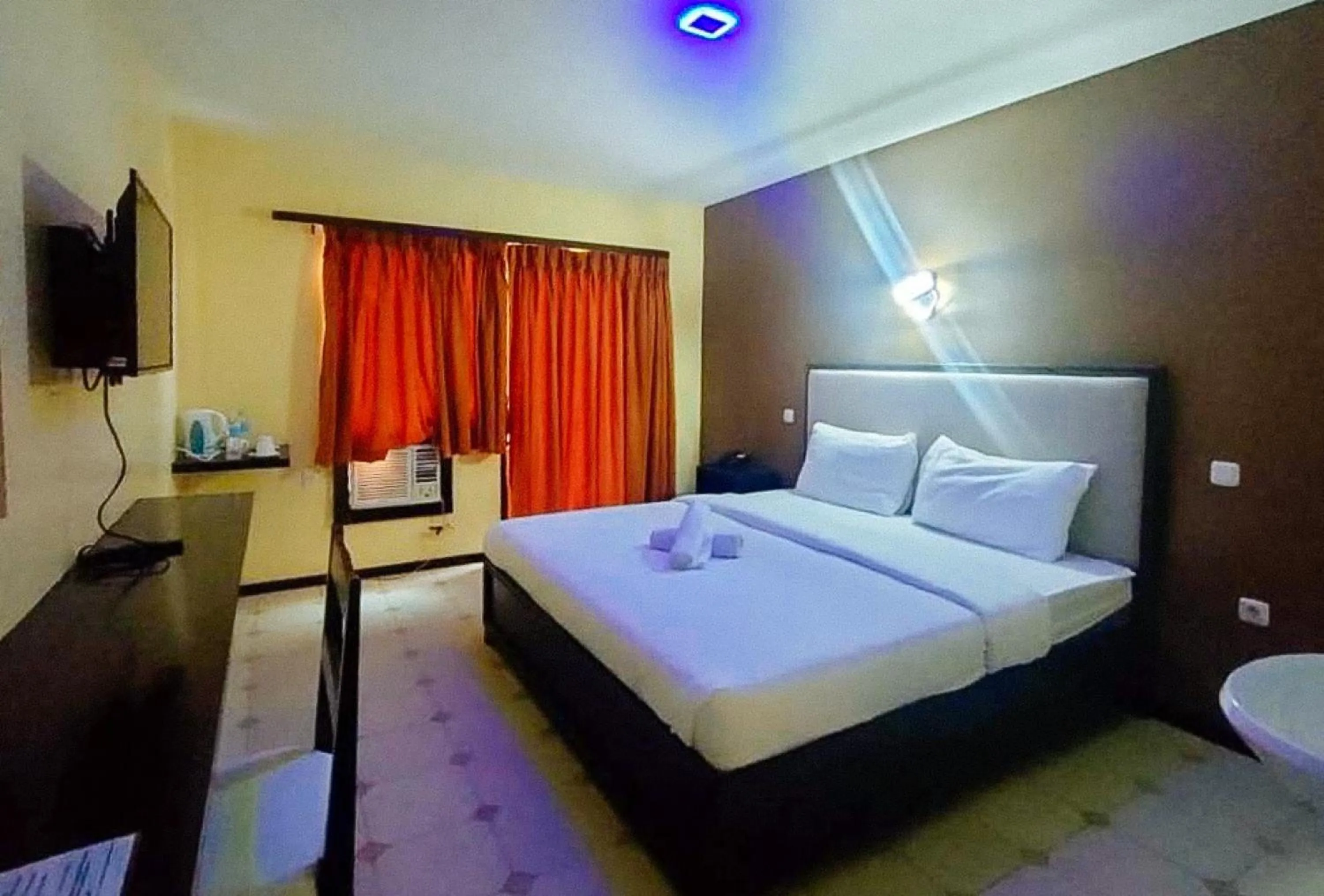 Bed in RedDoorz at Carlton-Martin Hotel Masbate City