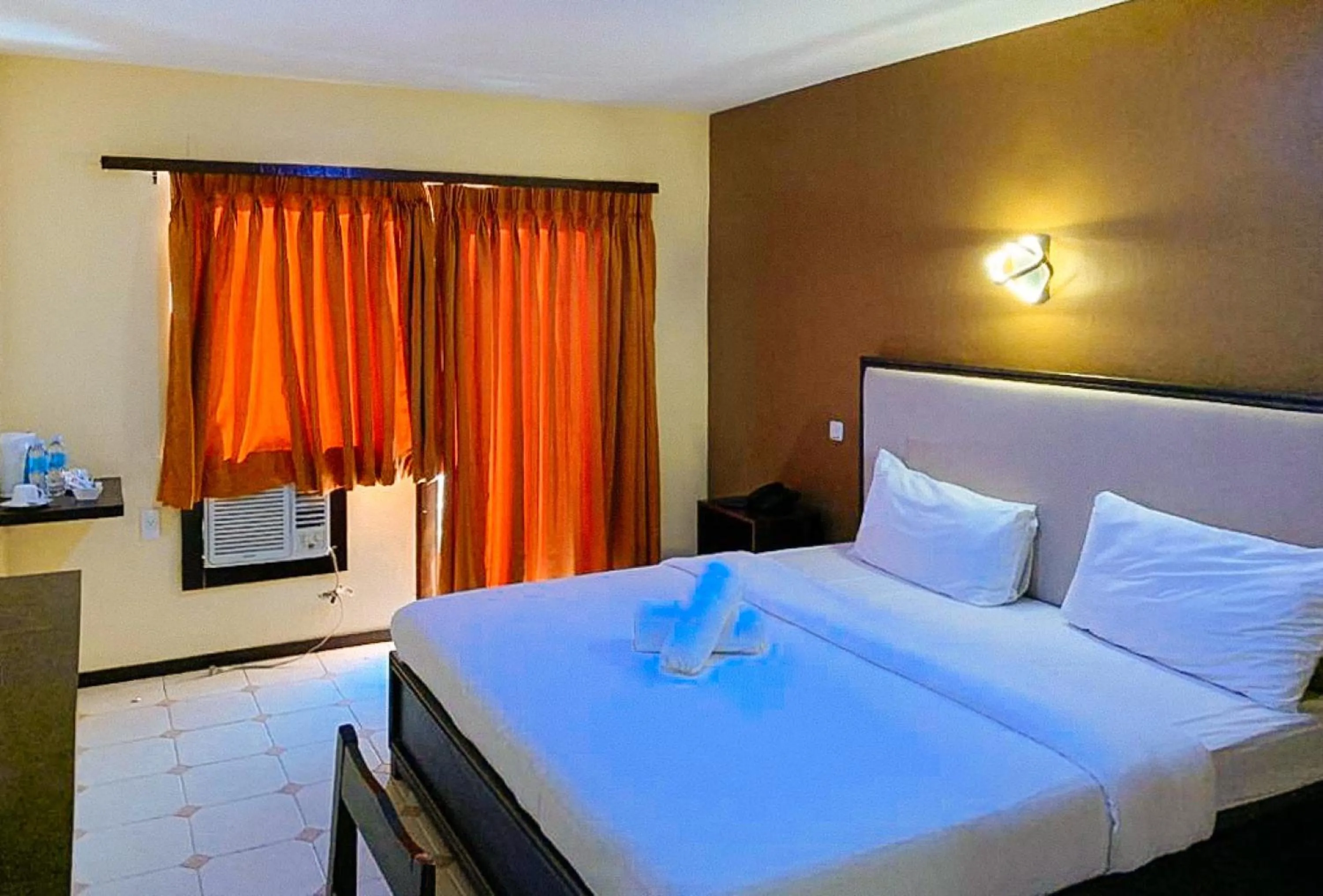 Bed in RedDoorz at Carlton-Martin Hotel Masbate City