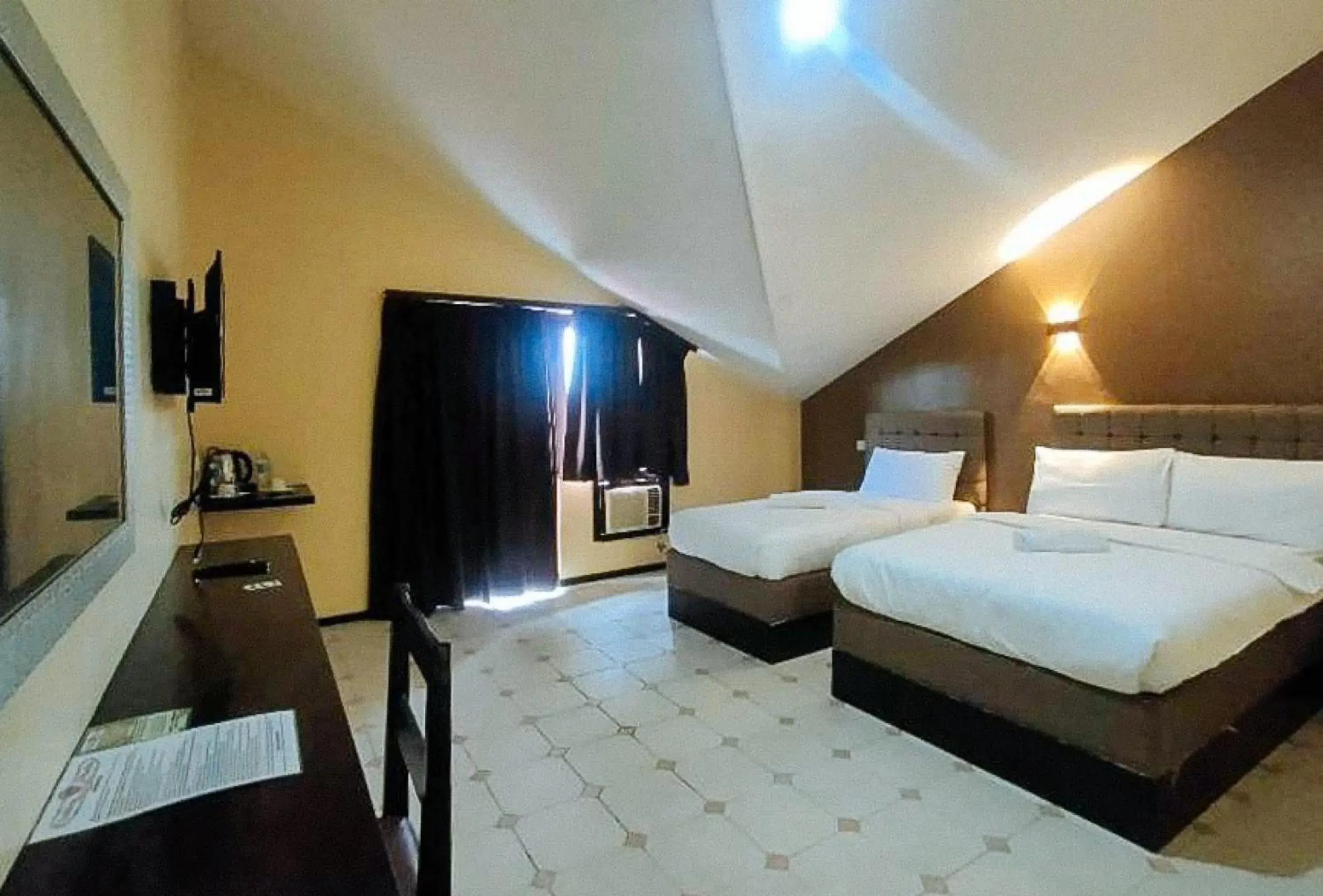 Triple Room in RedDoorz at Carlton Martin Hotel Masbate City Triple Room in RedDoorz at Carlton Martin Hotel Masbate City