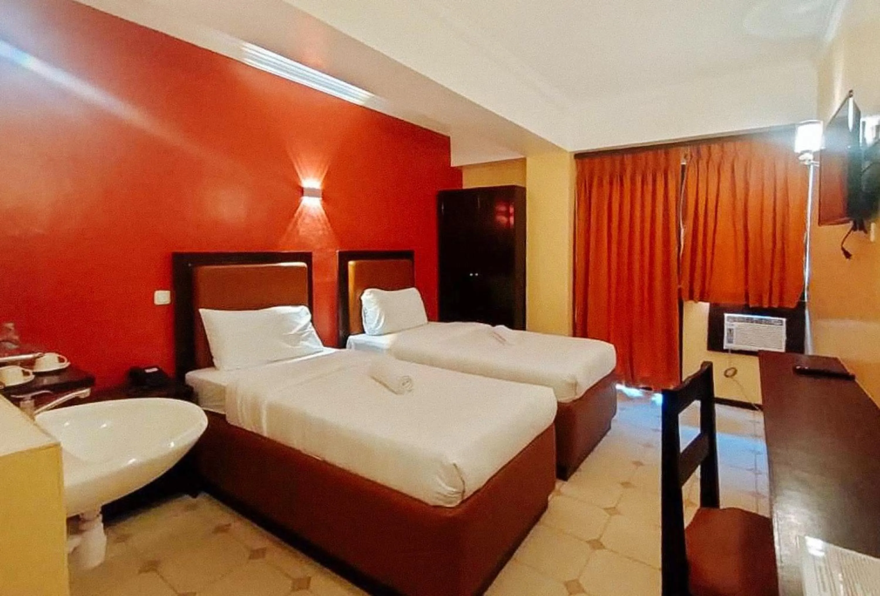 Bed in RedDoorz at Carlton-Martin Hotel Masbate City