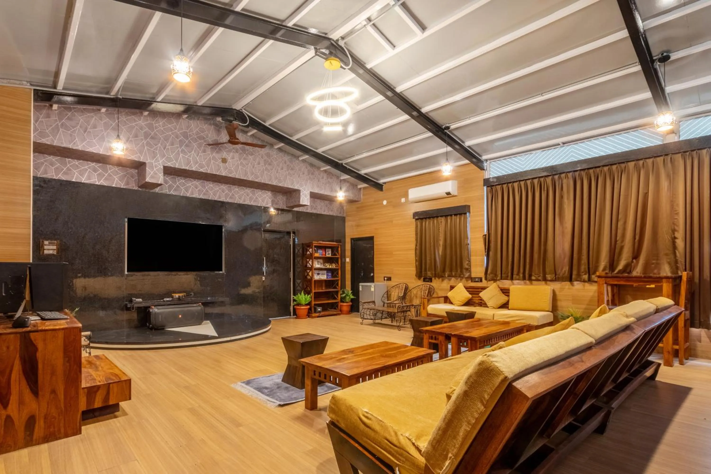 Seating area in Treebo Purple Square