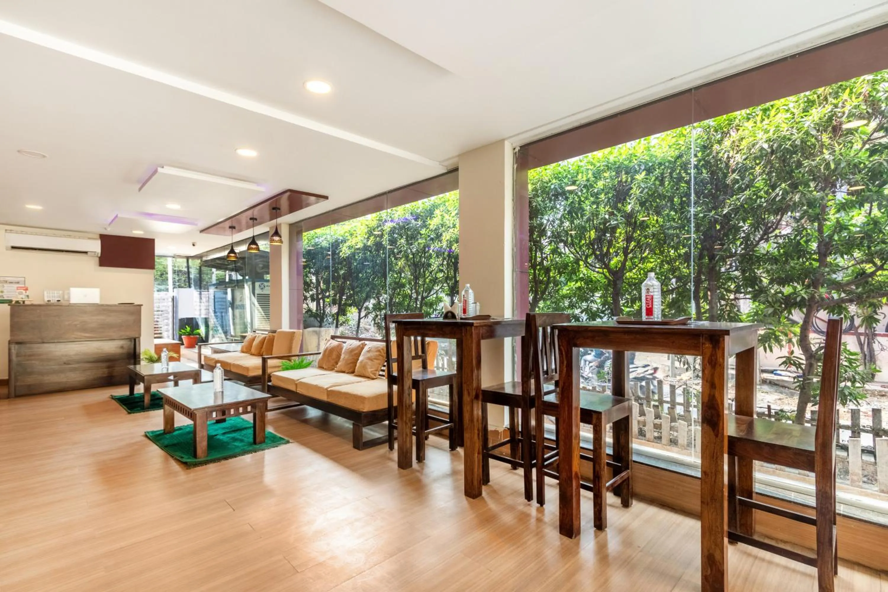 Dining area in Treebo Purple Square