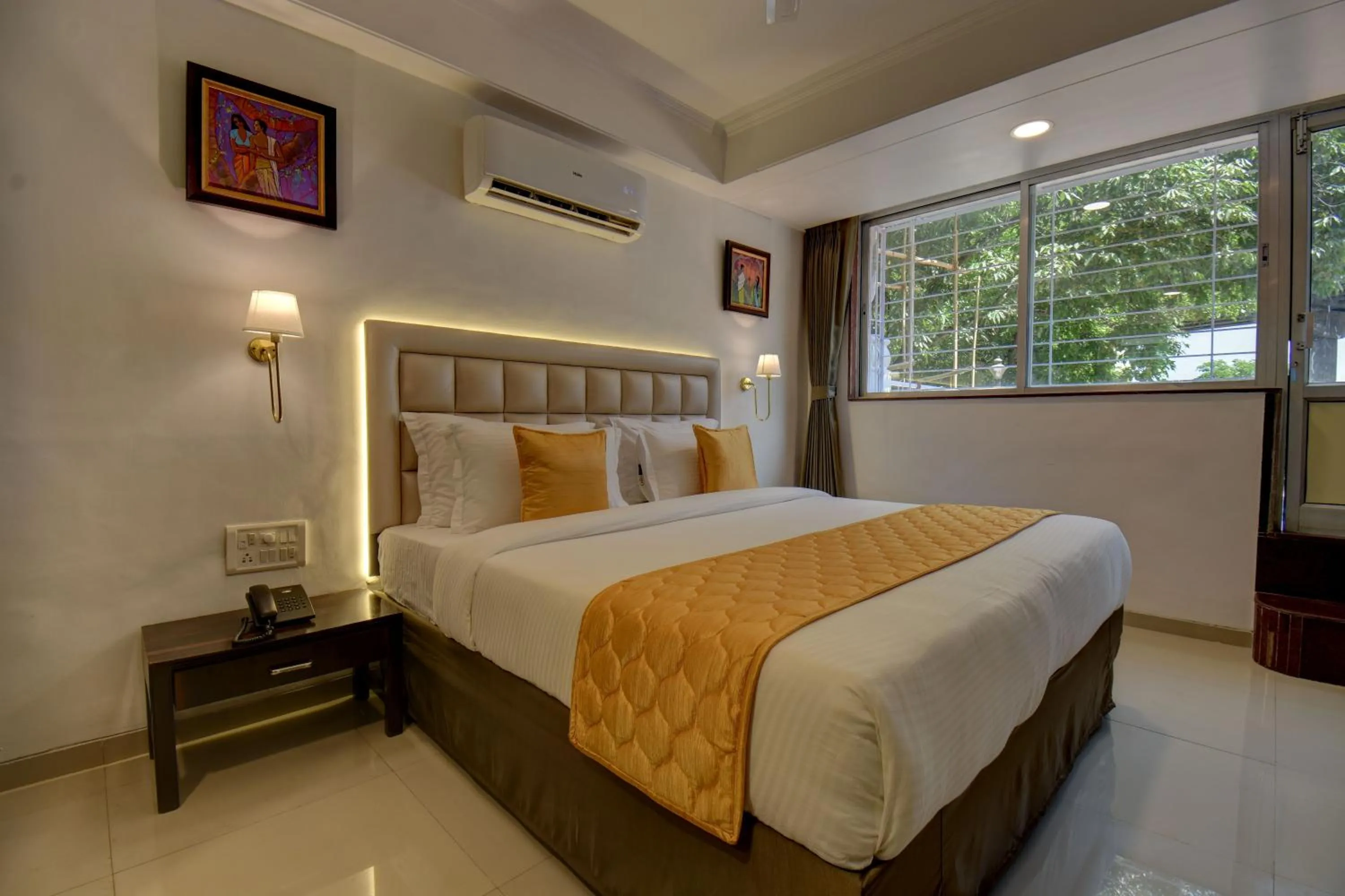 Bedroom, Bed in Elite Hotel