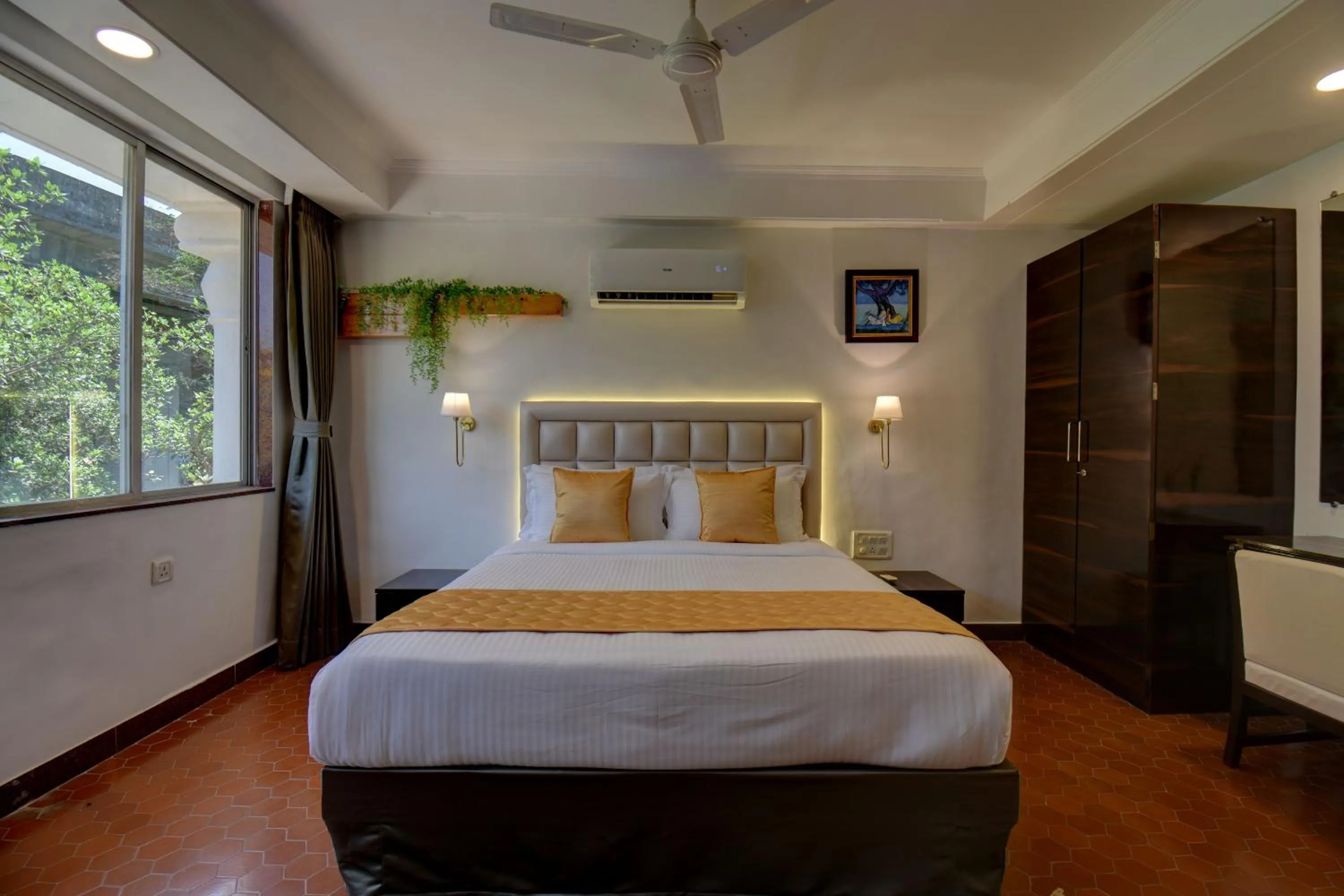 Bedroom, Bed in Elite Hotel