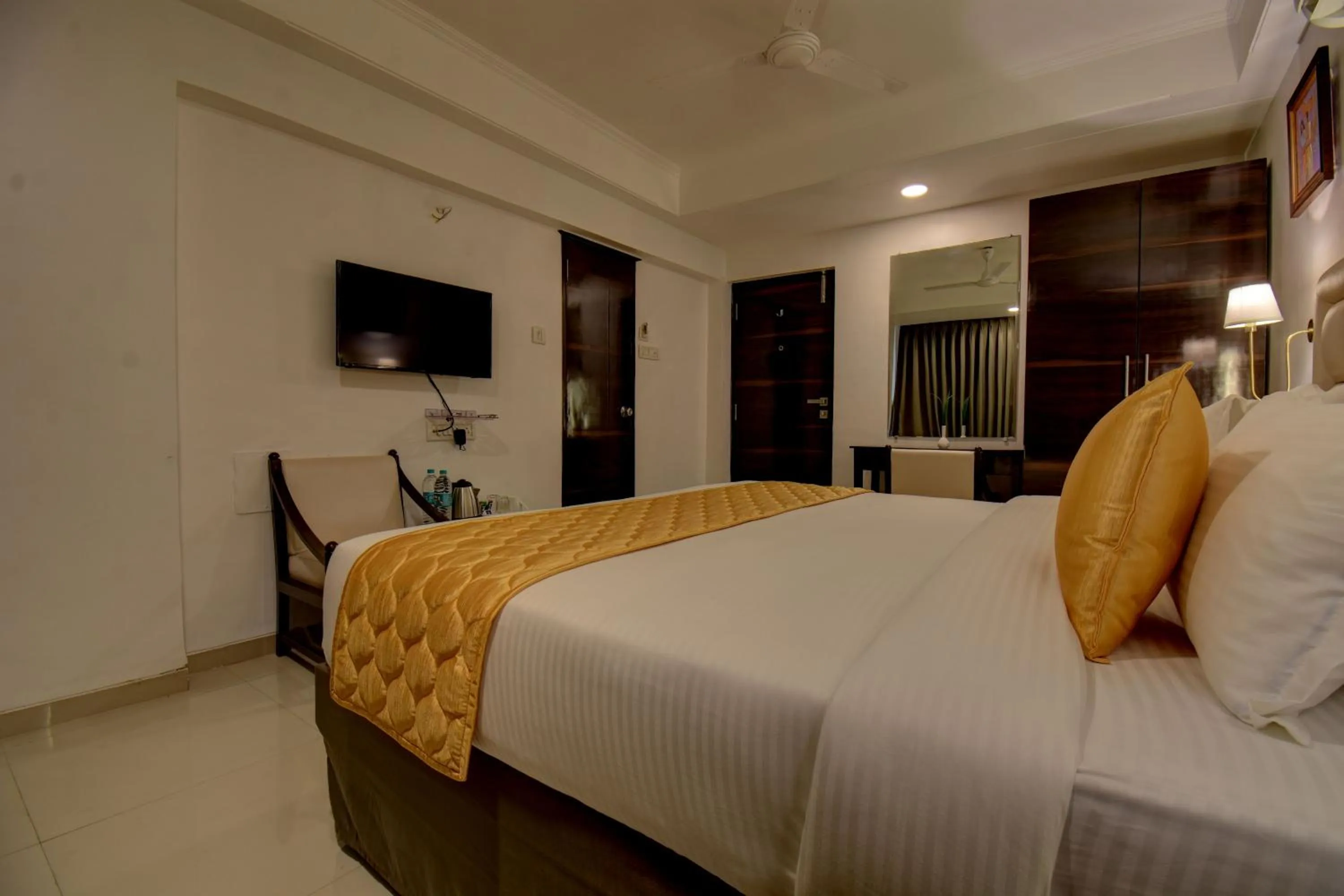 Photo of the whole room, Bed in Elite Hotel