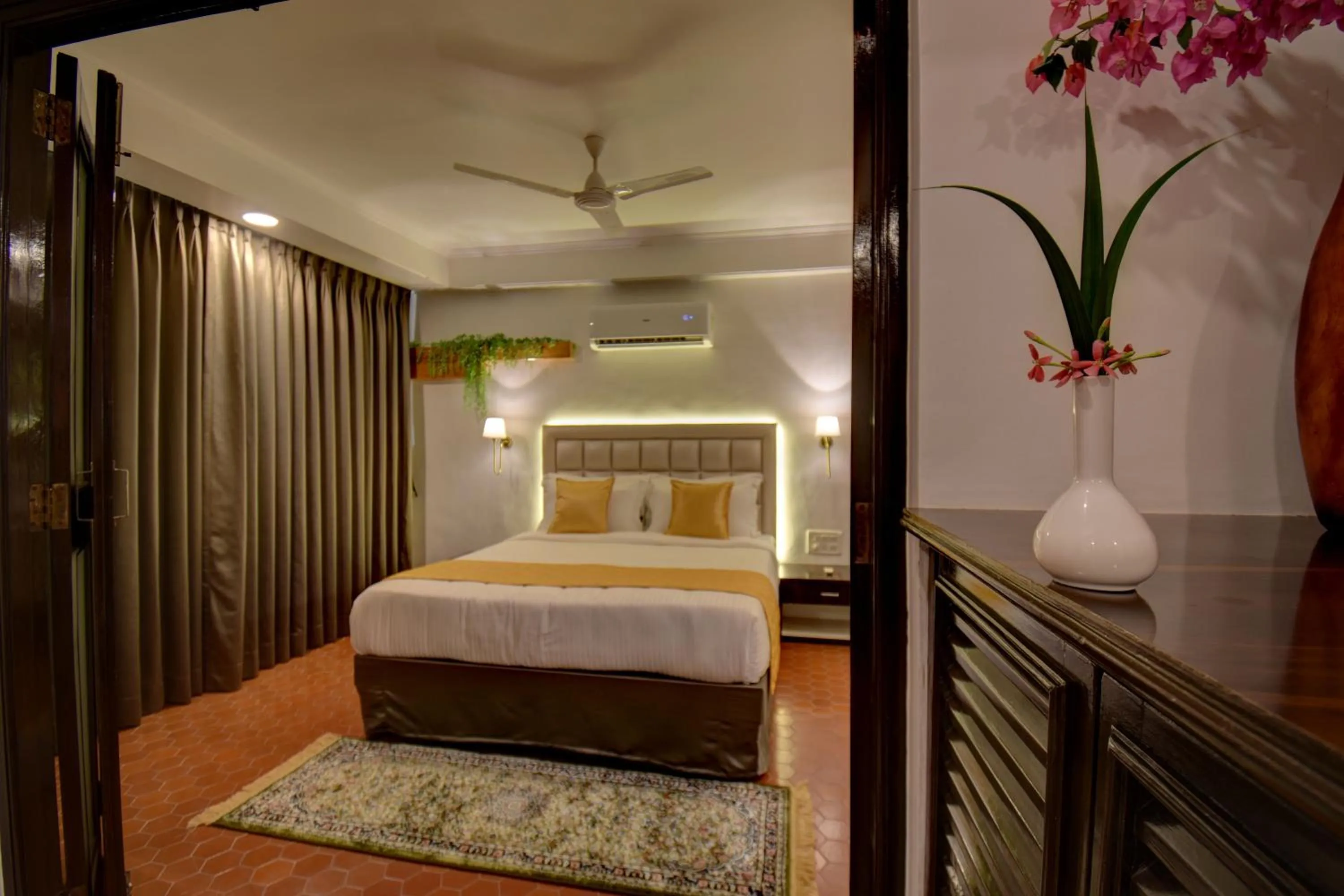 Bedroom, Bed in Elite Hotel