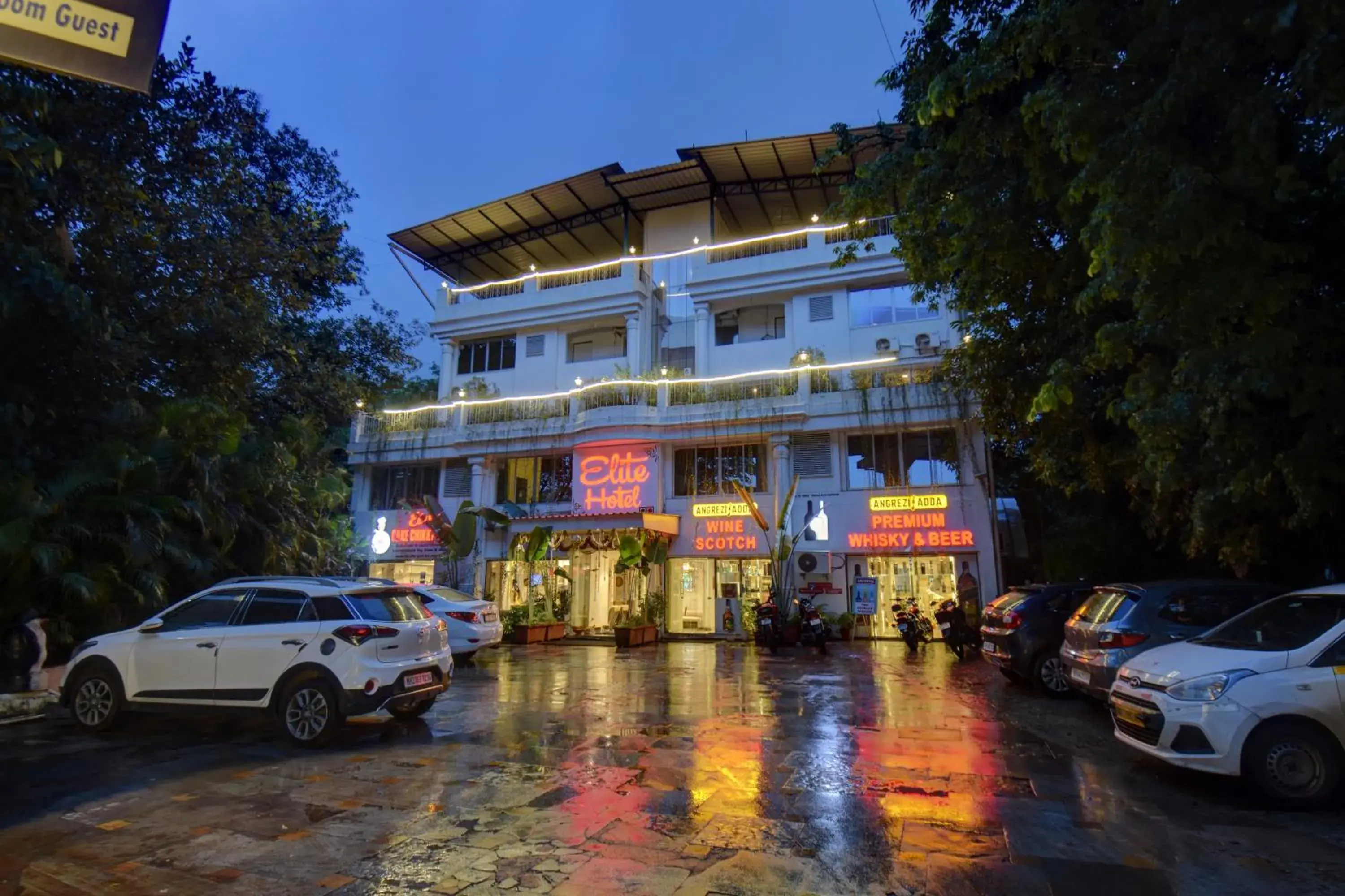 Property building in Elite Hotel Property building in Elite Hotel