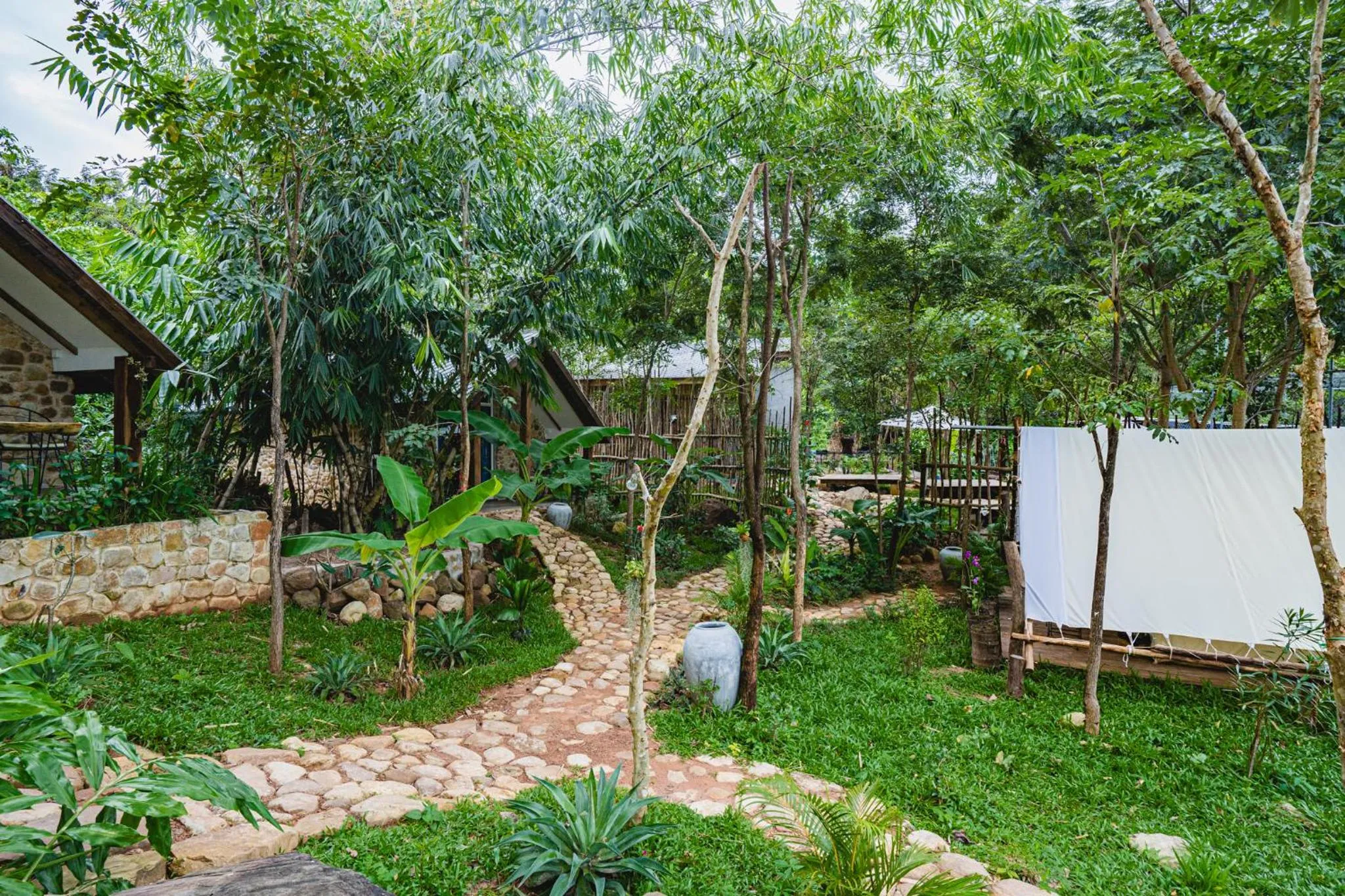 Day in Green Valley Veal Pouch