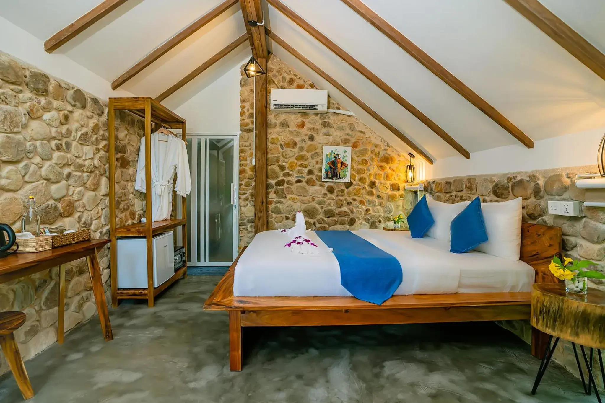 Deluxe Double Room in Green Valley Veal Pouch Deluxe Double Room in Green Valley Veal Pouch