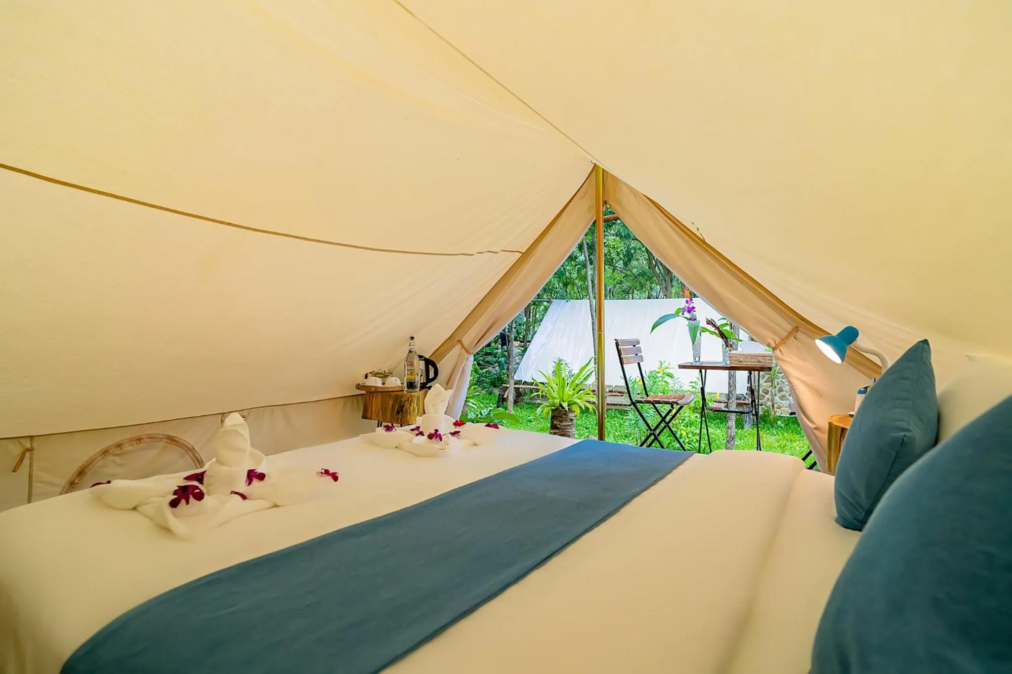 Bed in Green Valley Veal Pouch