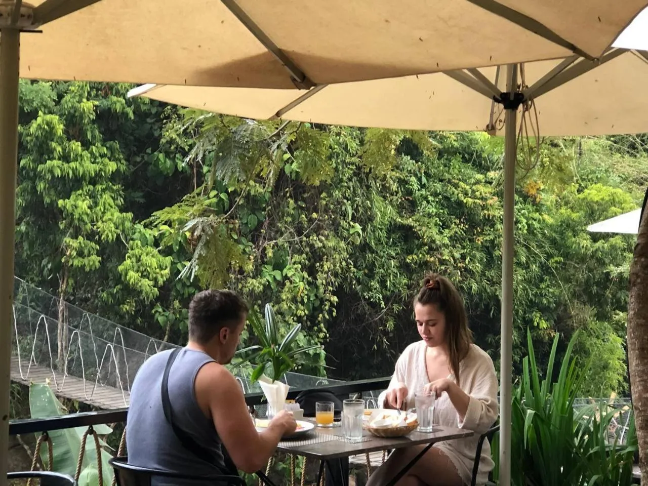 Restaurant/places to eat in Green Valley Veal Pouch