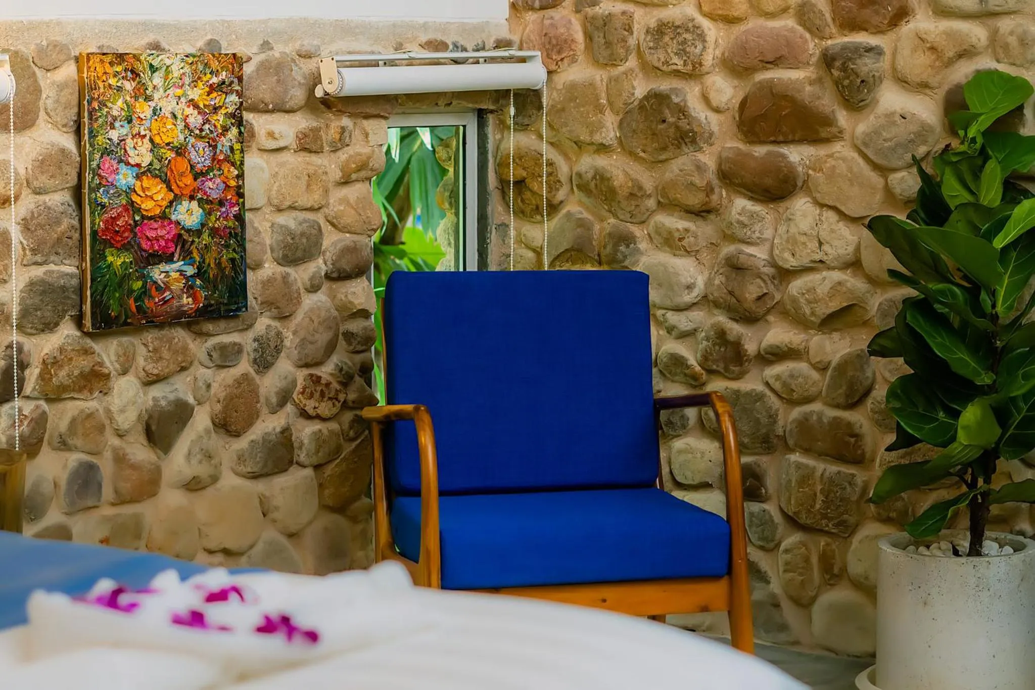 Living room in Green Valley Veal Pouch