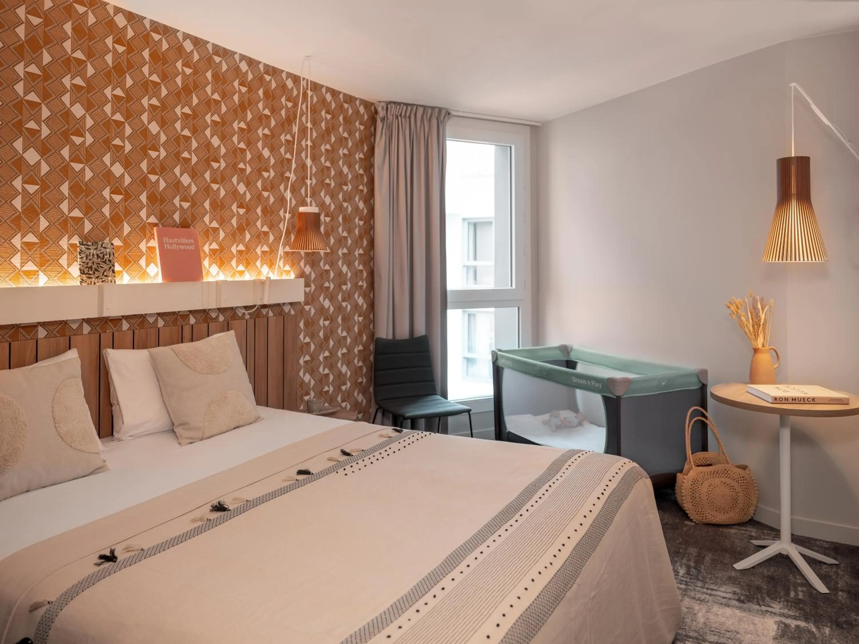 cot, Bed in Ibis Paris Gare Montparnasse Catalogne