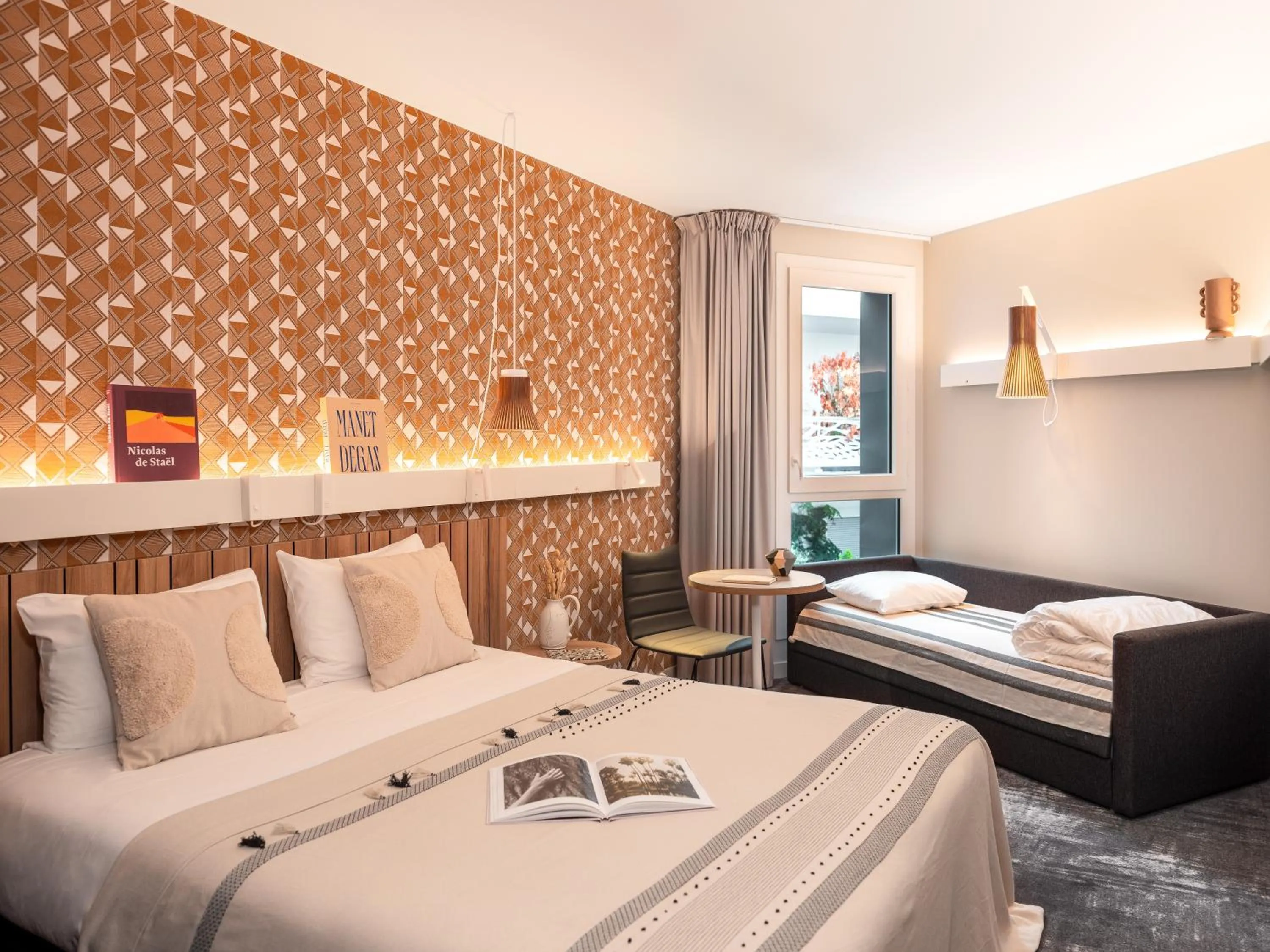 Photo of the whole room, Bed in Ibis Paris Gare Montparnasse Catalogne