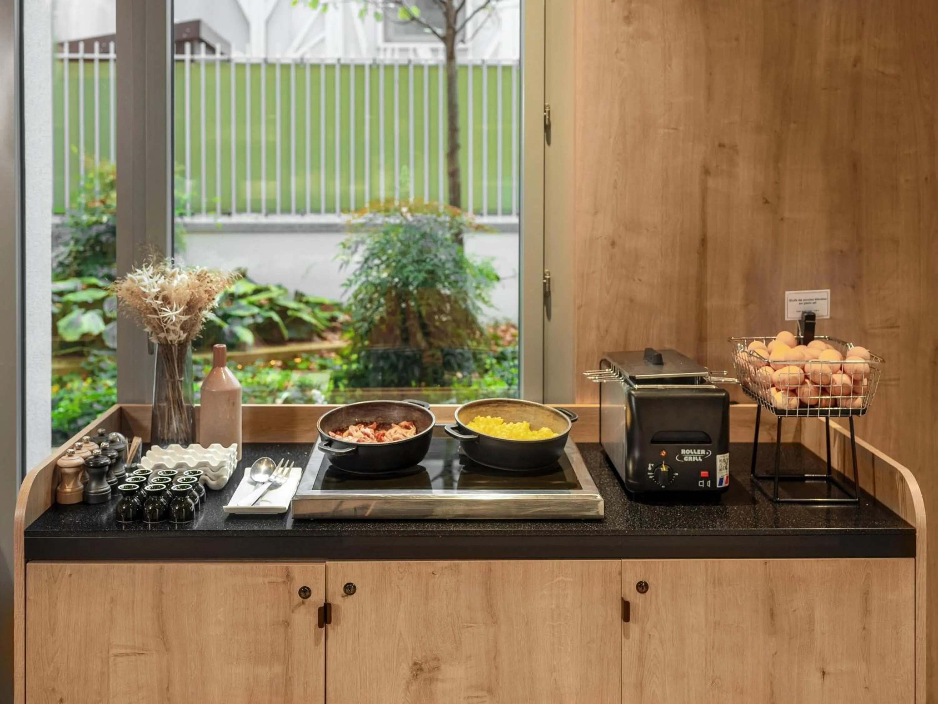 Breakfast in Ibis Paris Gare Montparnasse Catalogne