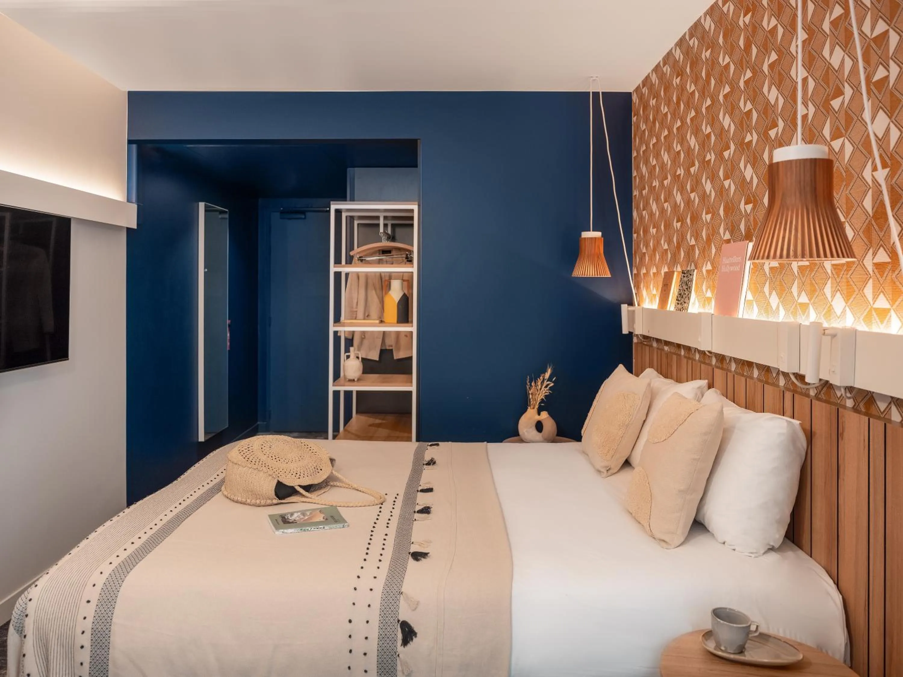 Photo of the whole room, Bed in Ibis Paris Gare Montparnasse Catalogne