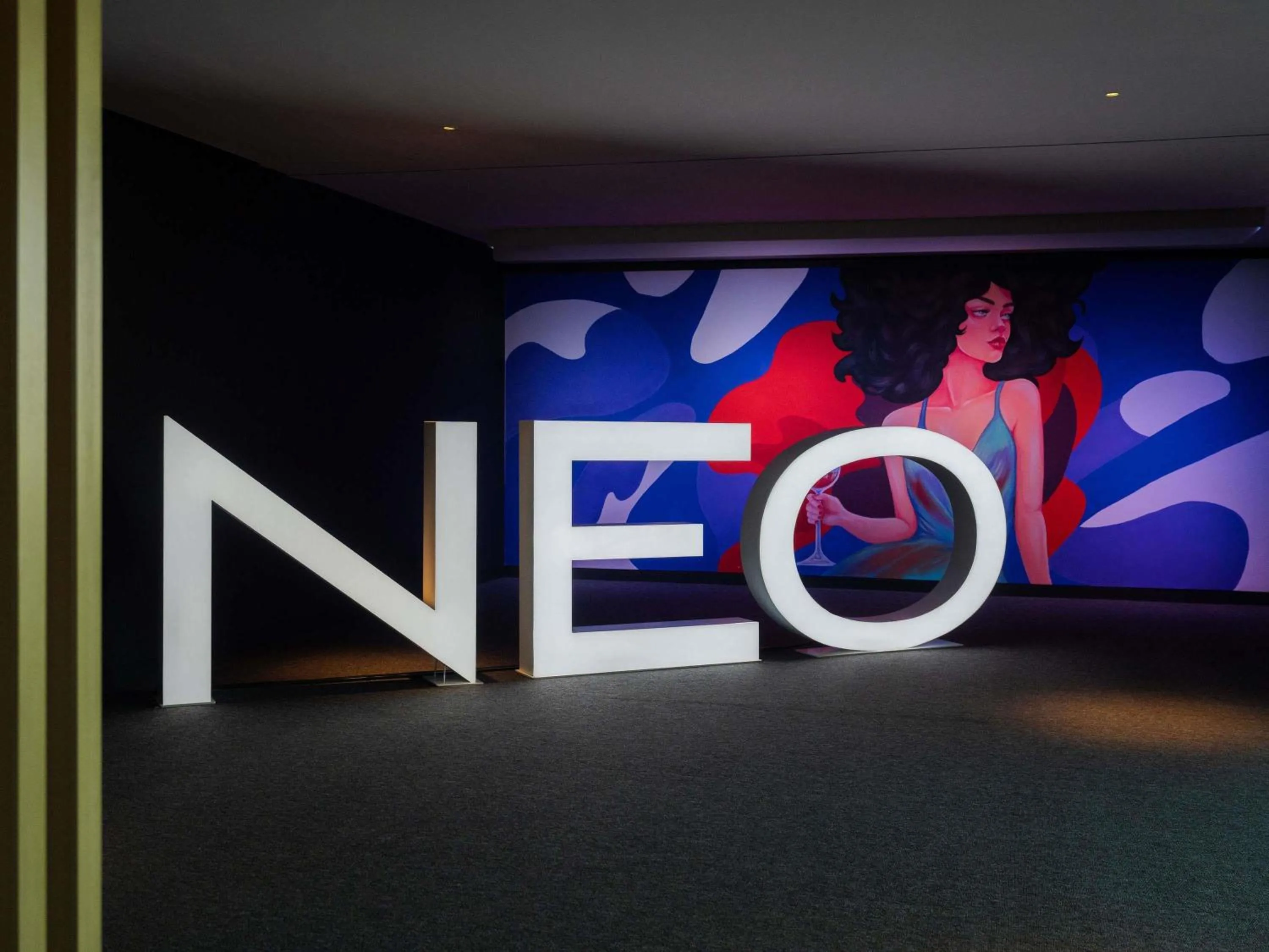 Lounge or bar in Mövenpick Resort Al Marjan Island