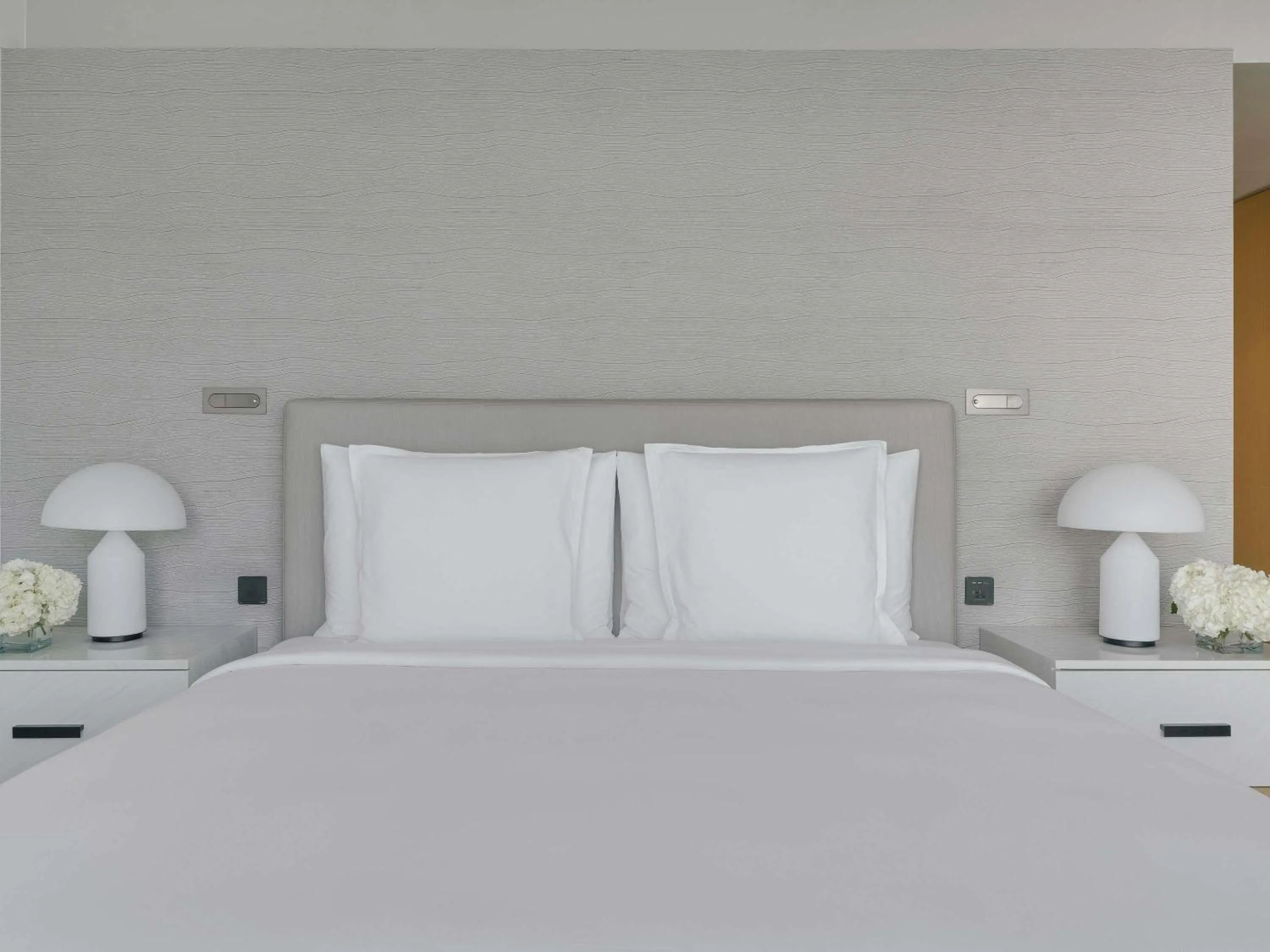 Bedroom, Bed in Mövenpick Resort Al Marjan Island