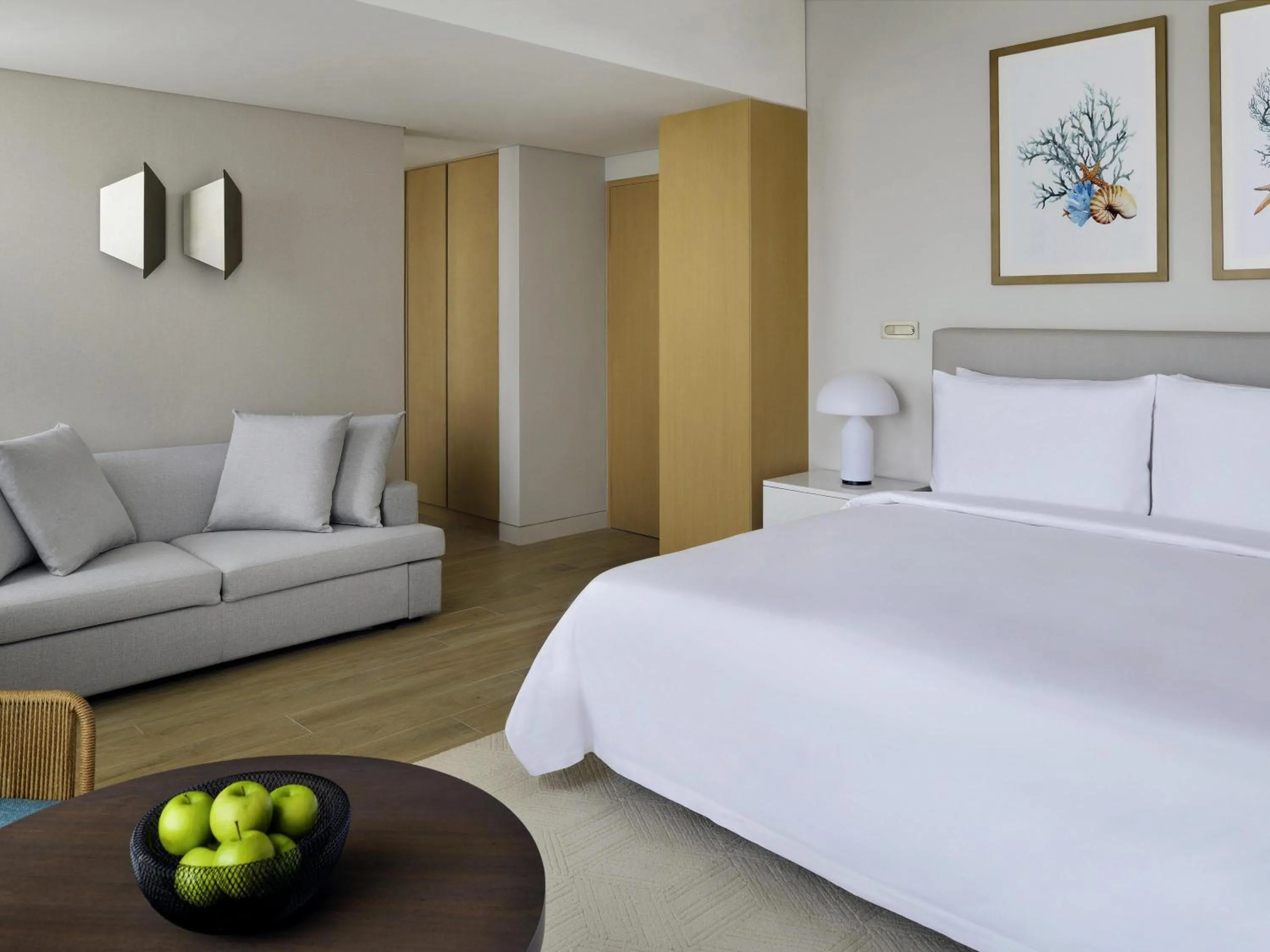 Bedroom, Bed in Mövenpick Resort Al Marjan Island