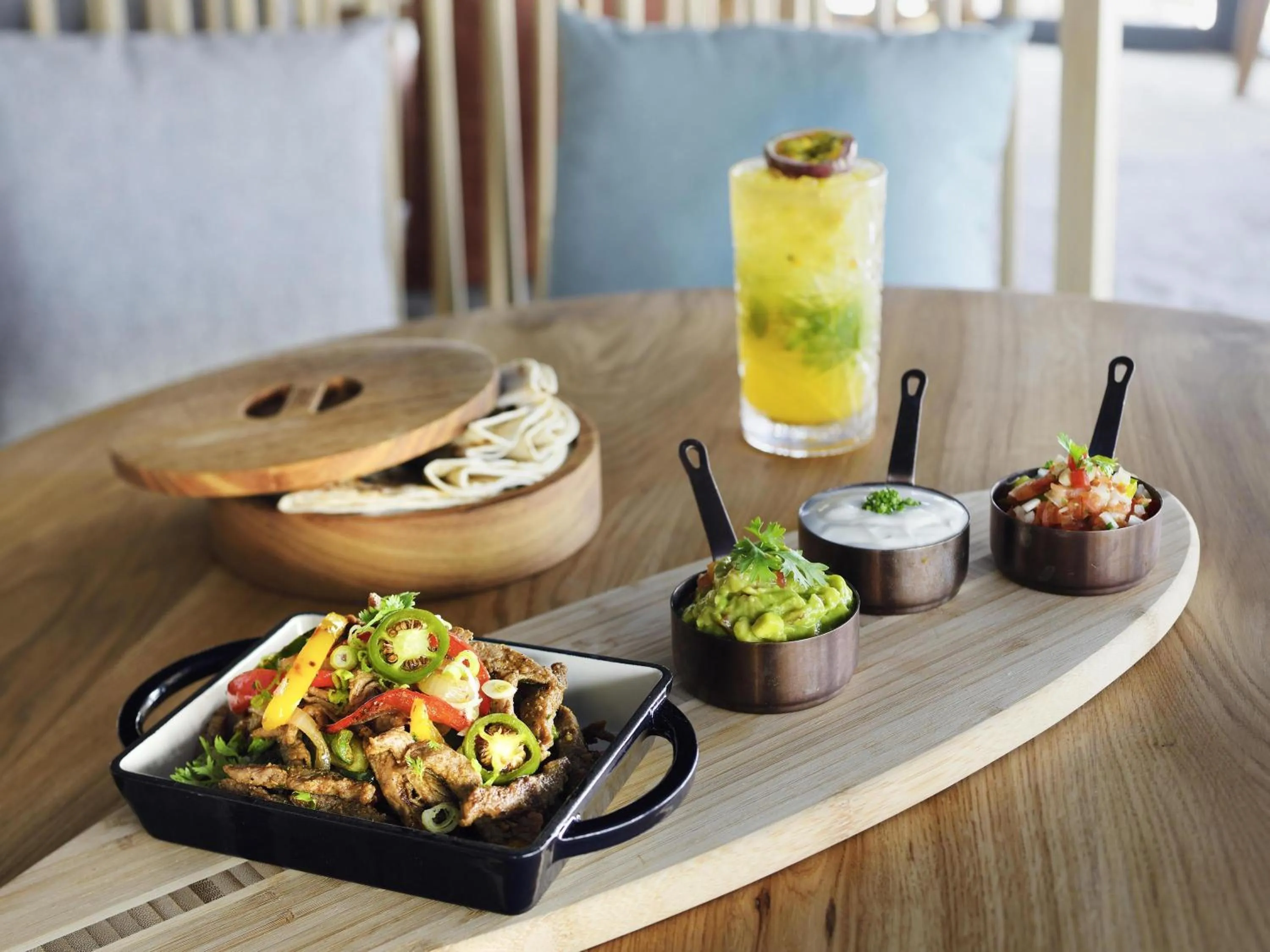 Restaurant/places to eat in Mövenpick Resort Al Marjan Island