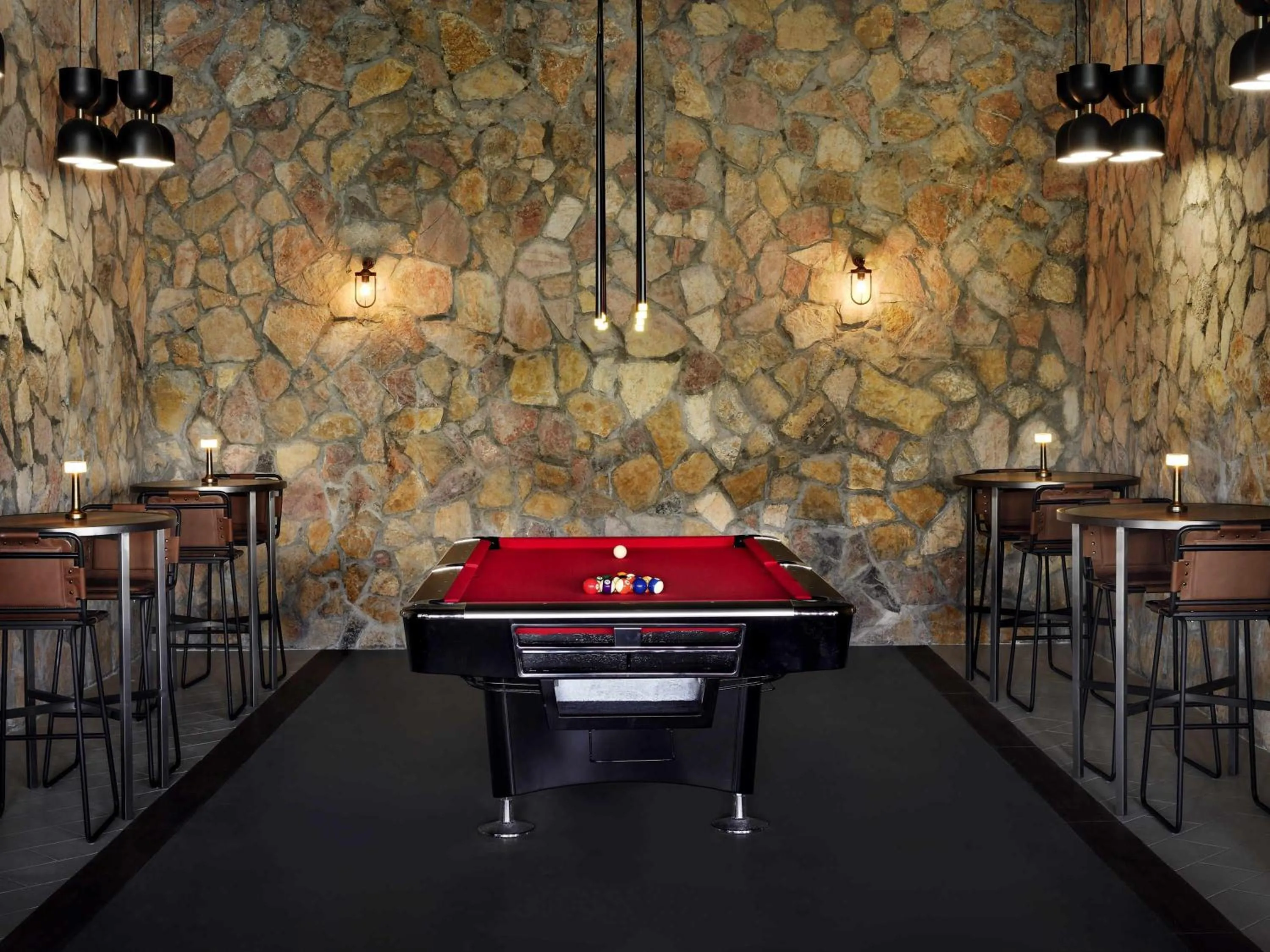 Lounge or bar in Mövenpick Resort Al Marjan Island