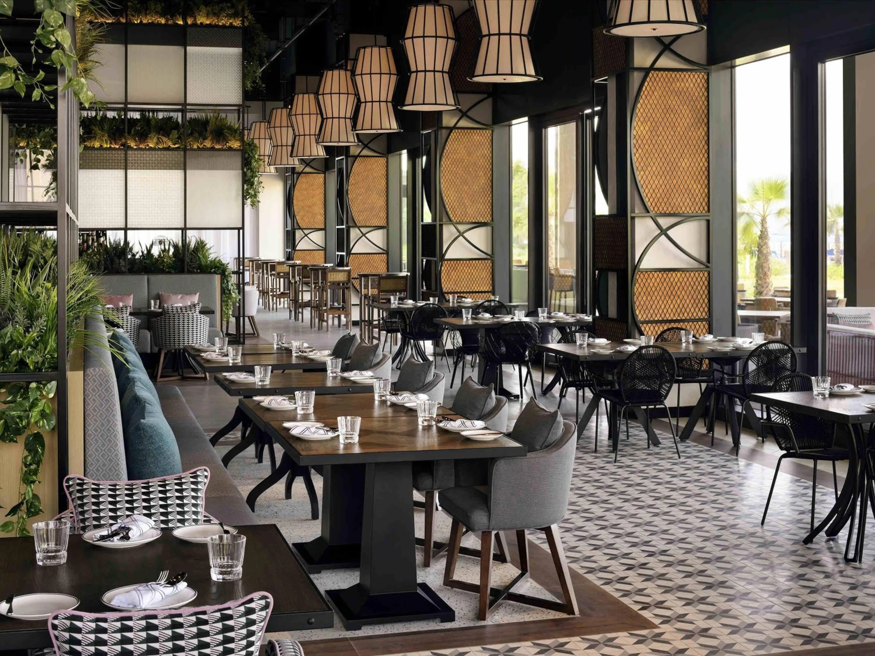 Lounge or bar in Mövenpick Resort Al Marjan Island