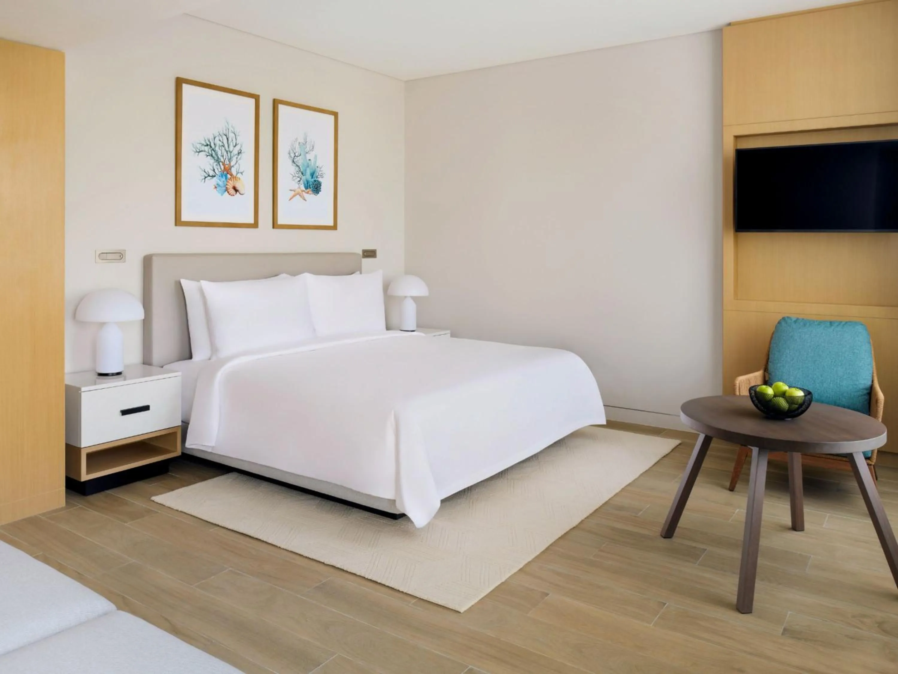 Bed in Mövenpick Resort Al Marjan Island