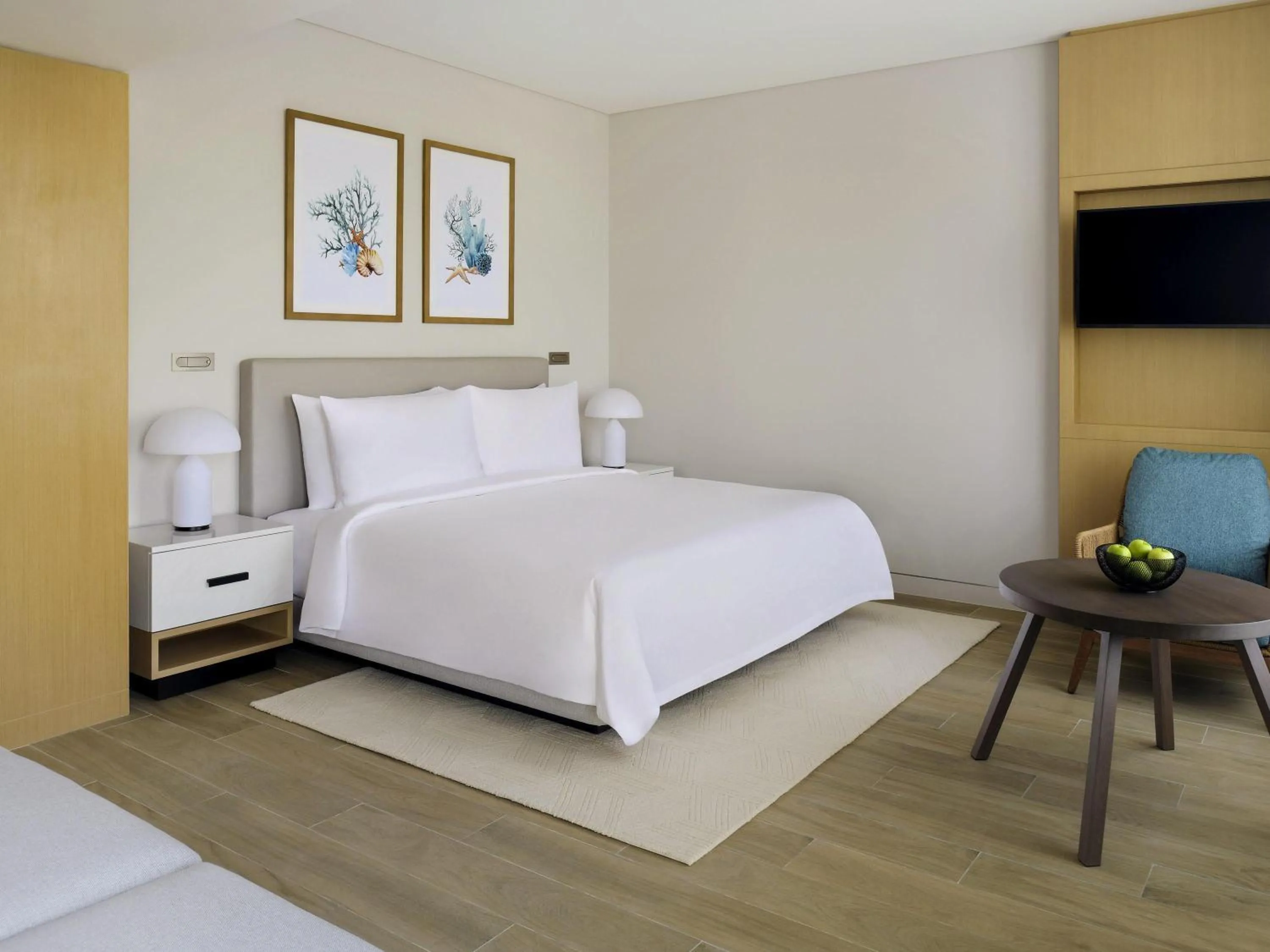 Bedroom, Bed in Mövenpick Resort Al Marjan Island