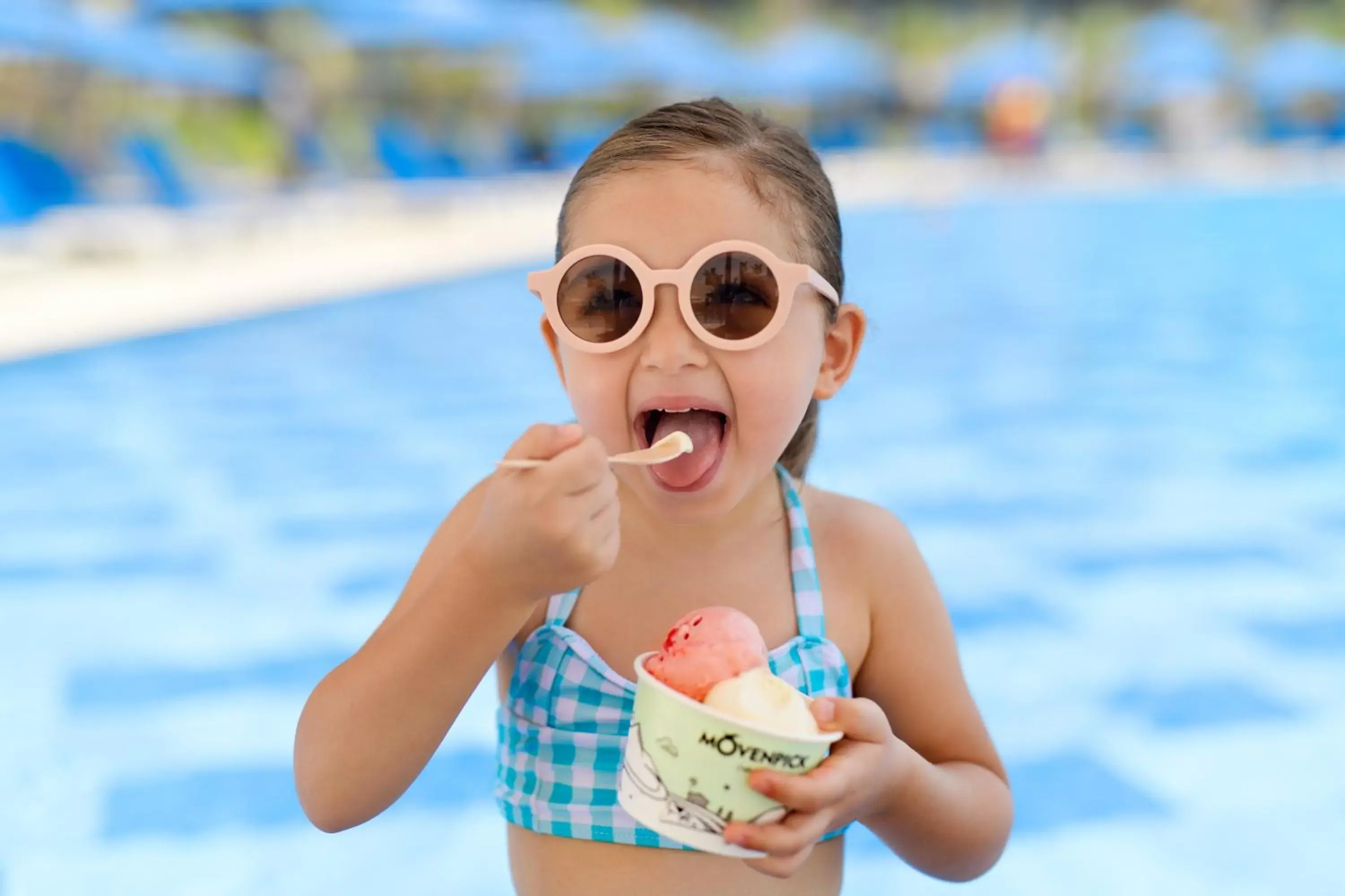 Swimming pool in Mövenpick Resort Al Marjan Island Swimming pool in Mövenpick Resort Al Marjan Island
