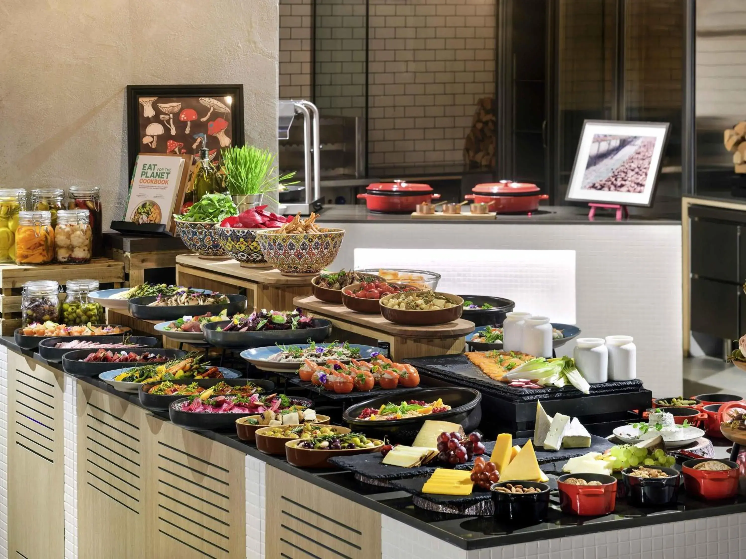 Restaurant/places to eat in Mövenpick Resort Al Marjan Island Restaurant/places to eat in Mövenpick Resort Al Marjan Island