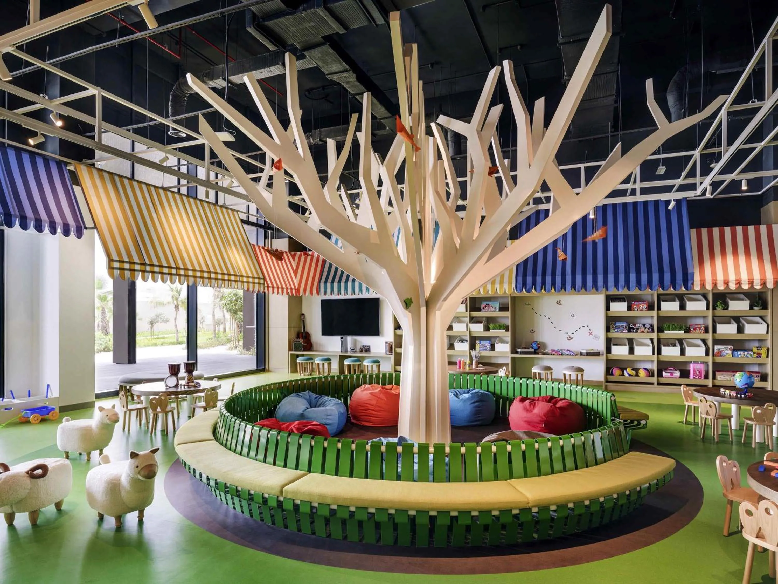 Restaurant/places to eat in Mövenpick Resort Al Marjan Island