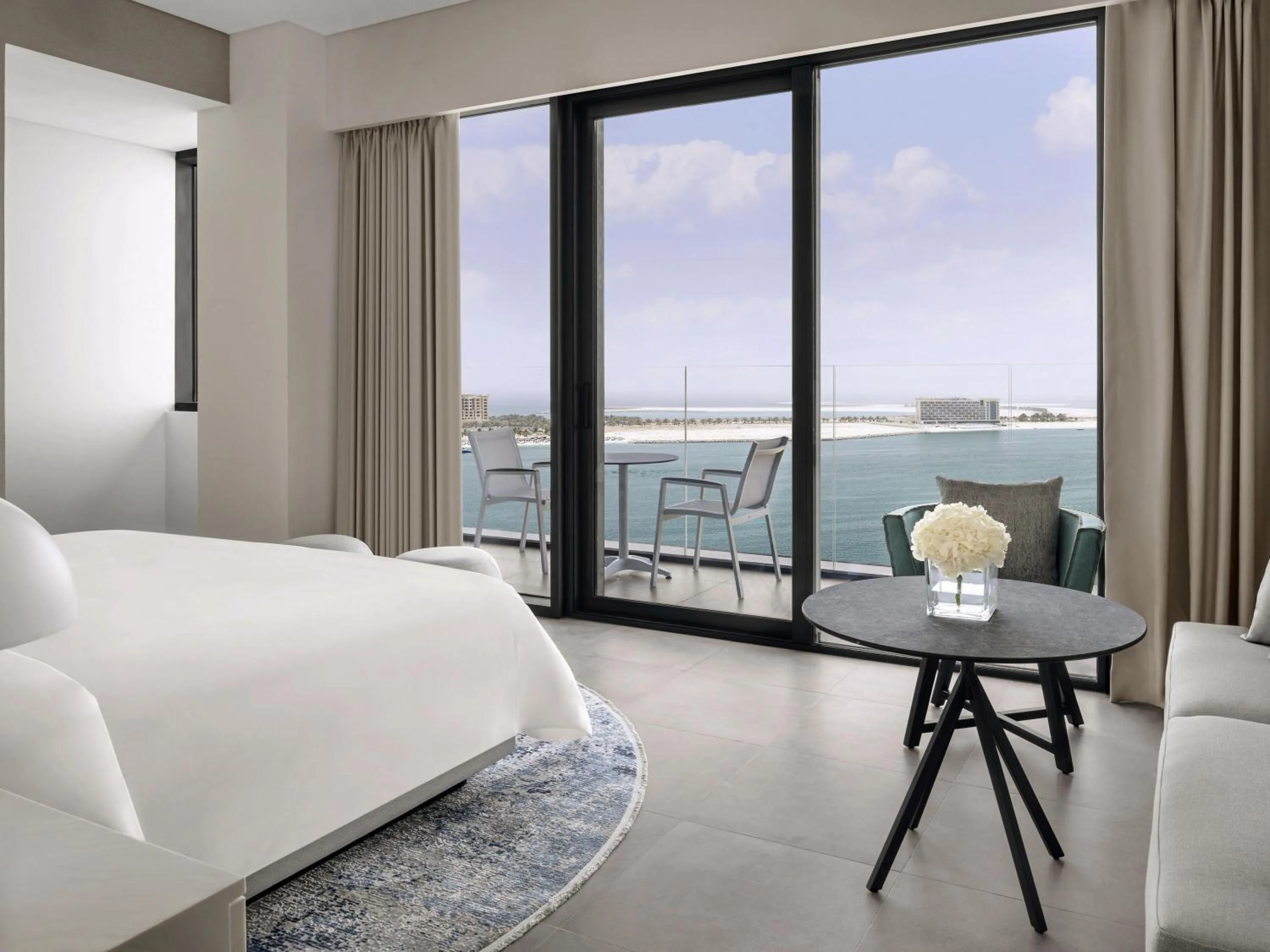 Bedroom, Bed in Mövenpick Resort Al Marjan Island